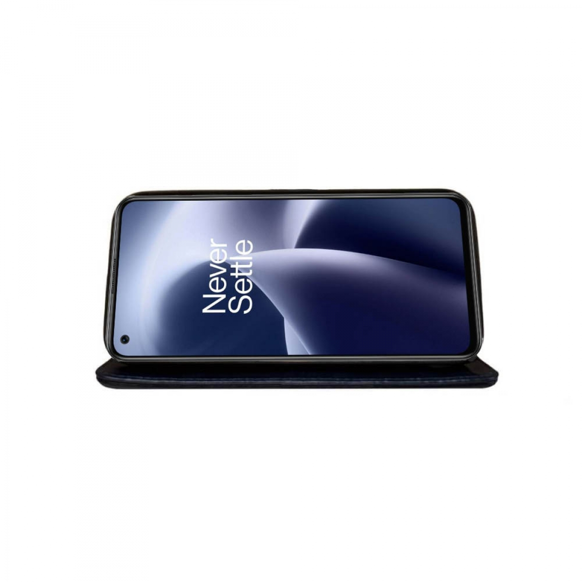 Ein schwarzes Smartphone mit dem Text 'Never Settle' auf dem Bildschirm ist in einem Gehäuse geöffnet.