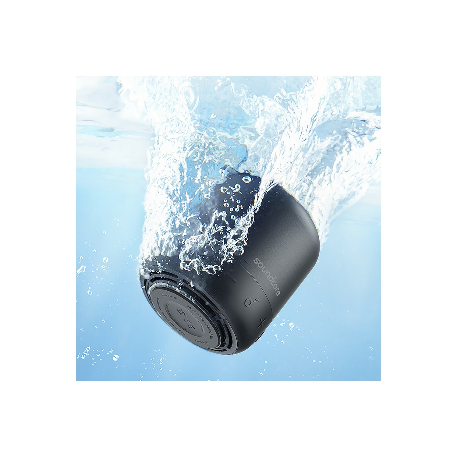 Un altoparlante nero immerso in acqua blu, con spruzzi intorno.