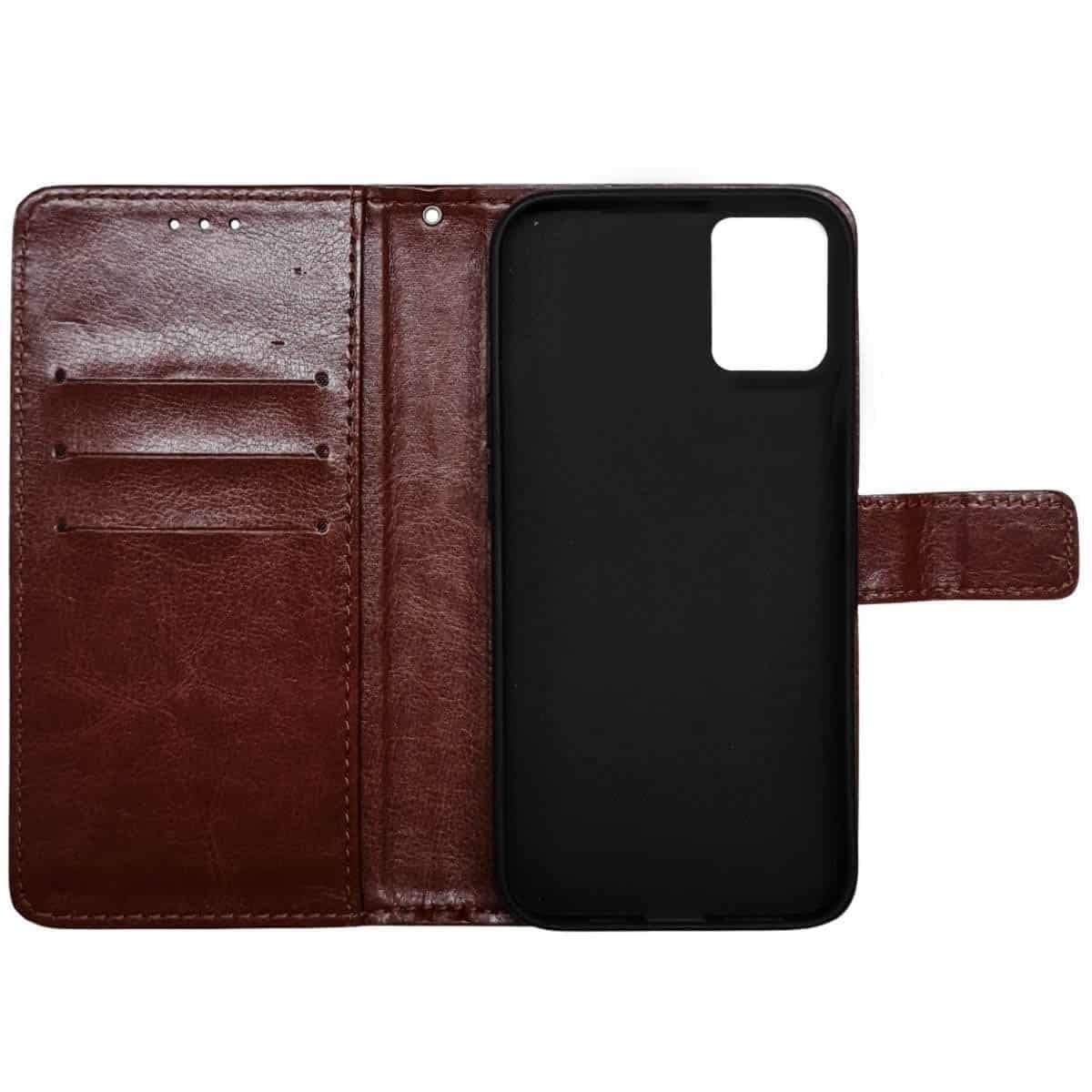 Braune Leder-Handyhülle, offen, mit schwarzer Telefonhülle und Kartenfächern.