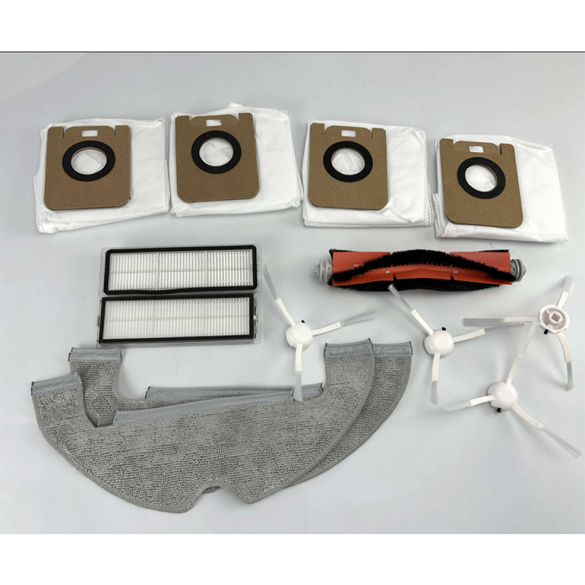 Części robota sprzątającego. W tym filtry, szczotki i nakładki czyszczące.