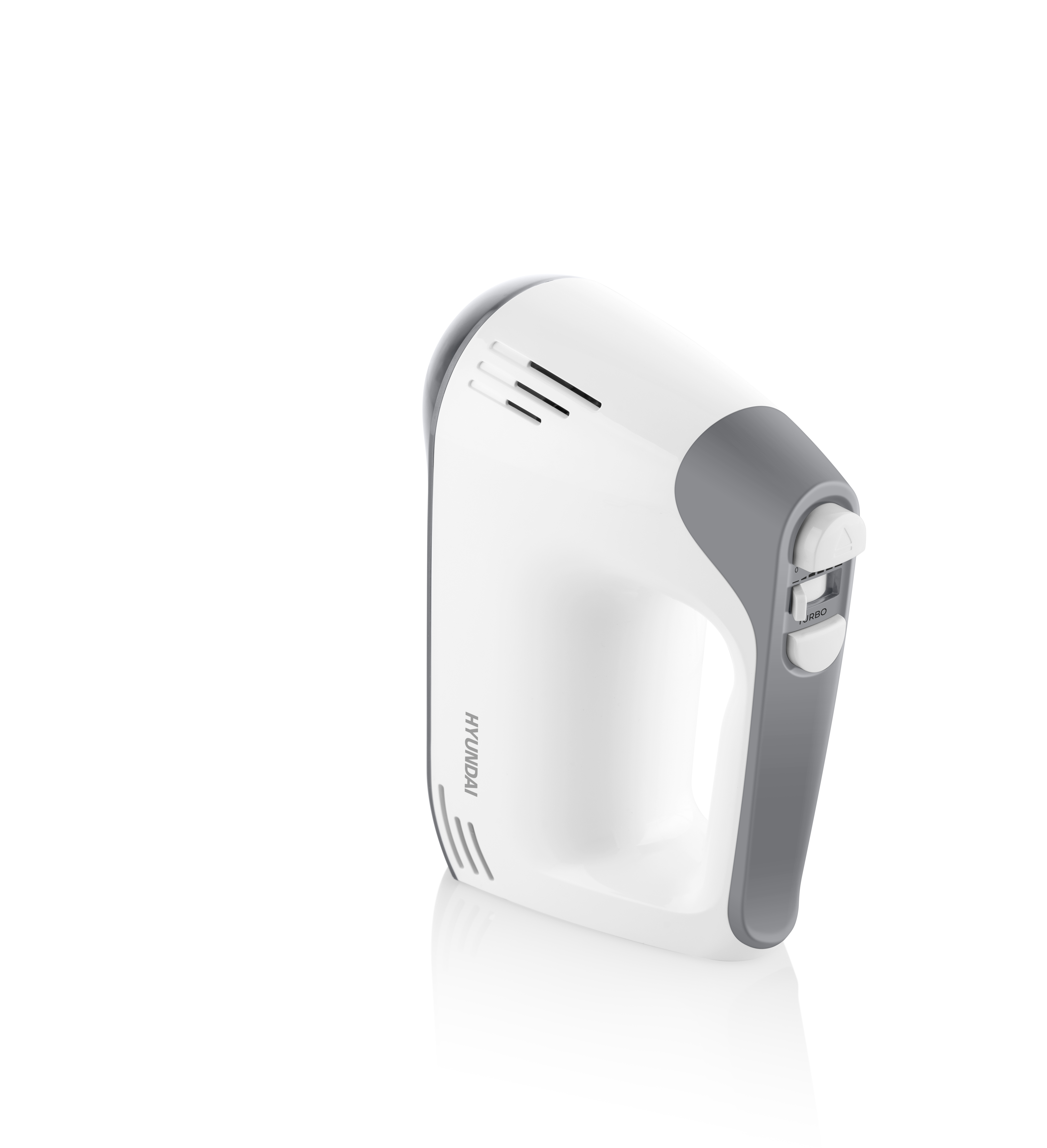 Ein weißer und grauer Handmixer. Der Name ist Hyundai. Es steht auf einer weißen Oberfläche.
