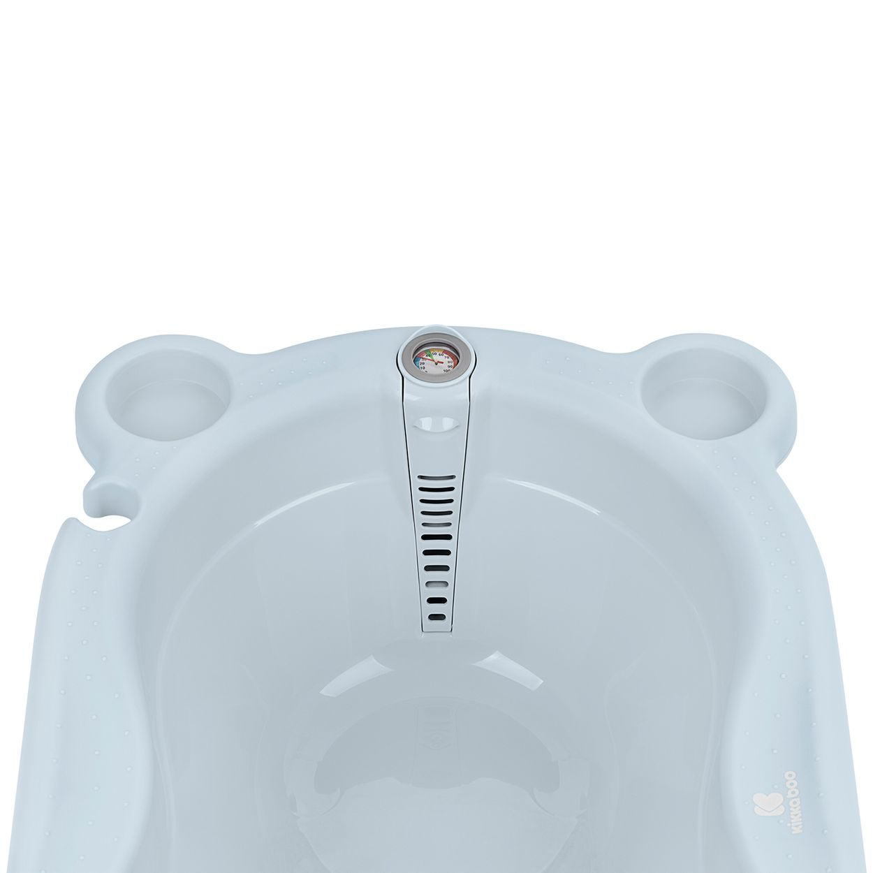 Eine Babybadewanne mit Thermometer und zwei Becherhaltern. Sie ist hellblau und auf weißem Hintergrund.