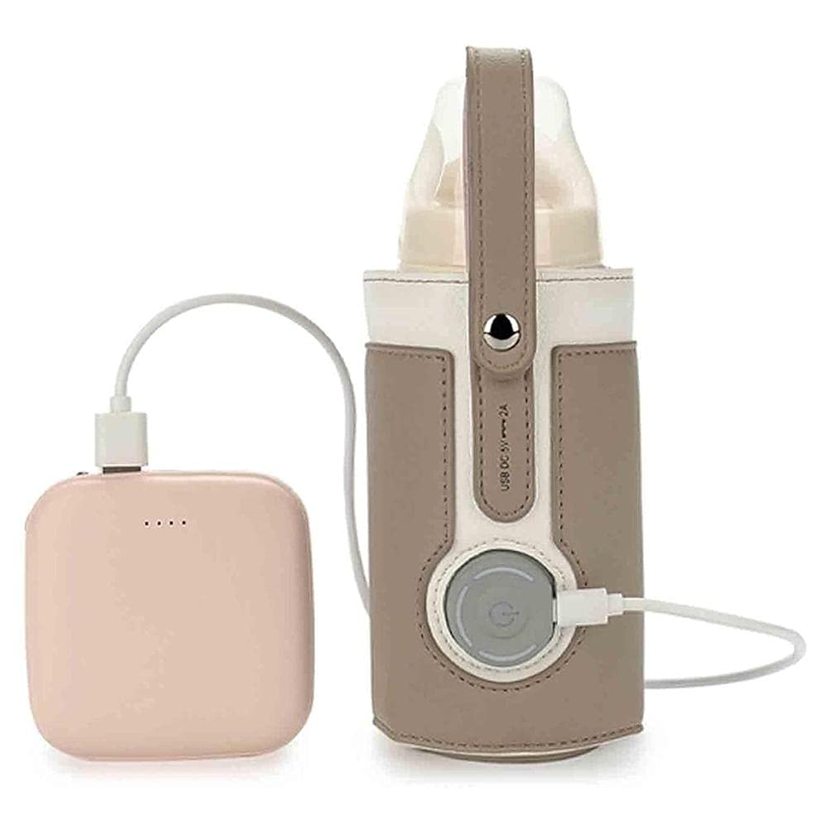 Ein Babyflaschenwärmer, der an eine Powerbank angeschlossen ist. Der Wärmer ist grau und weiß, mit einer Flasche darin.