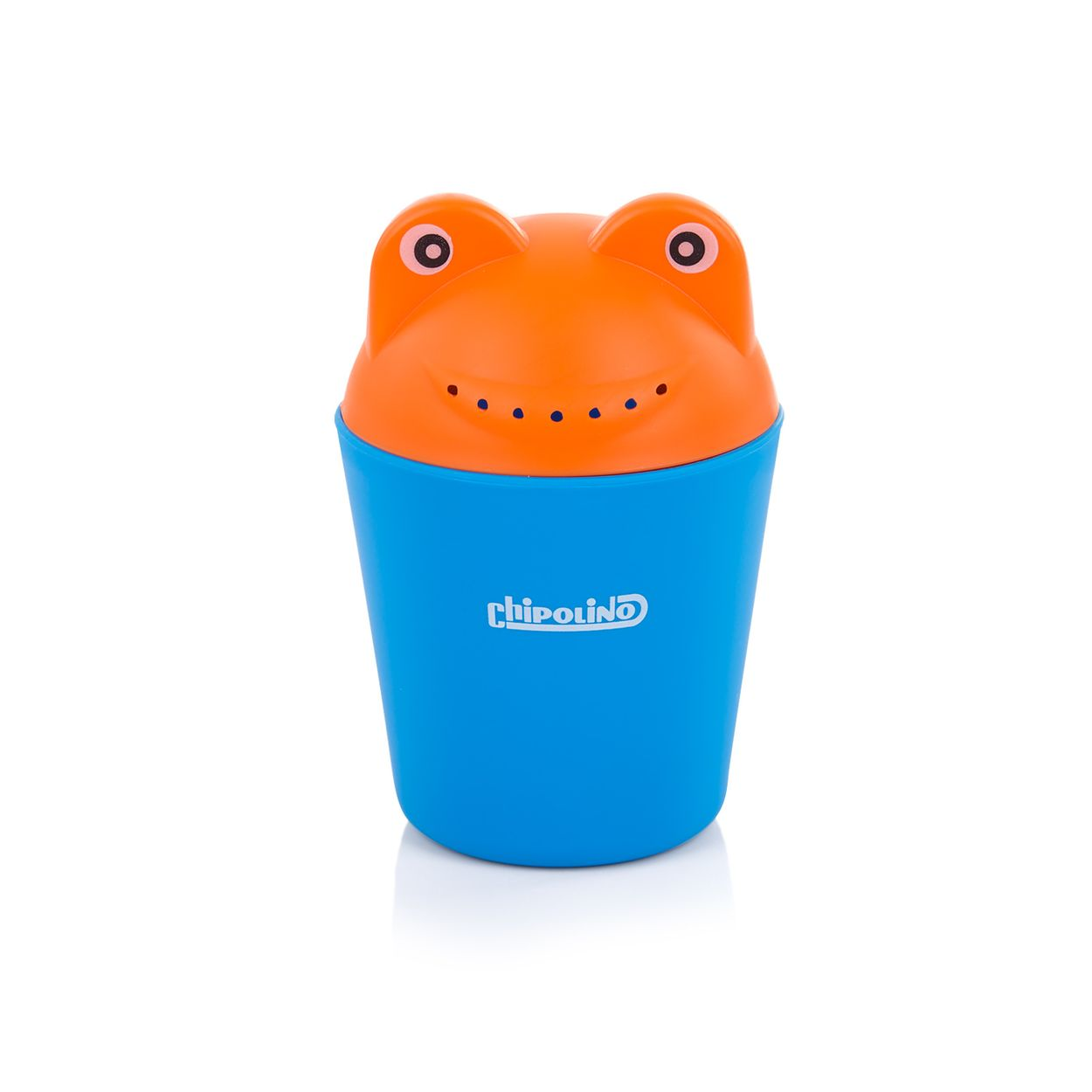 Blau-oranger Frosch-Badewannenbecher. Weißer Hintergrund.