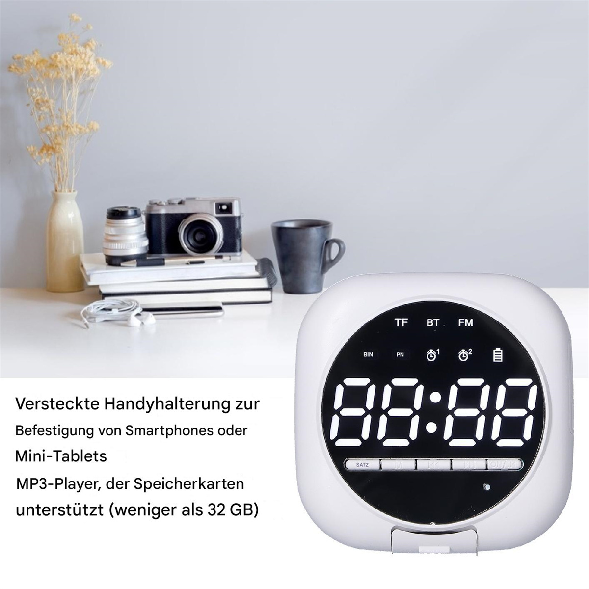 Digitaluhr mit anderen Gegenständen auf einem Tisch. Text auf Deutsch: „Versteckte Handyhalterung...“