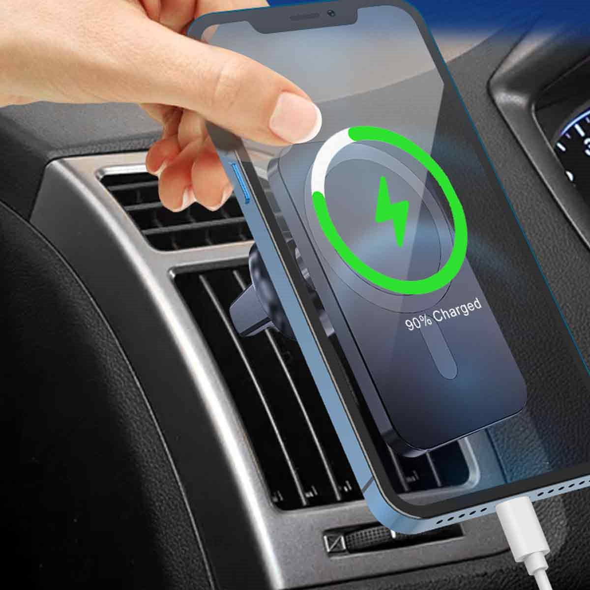 Smartphone auf einer Autotelefonhalterung montiert, Ladezustand anzeigend. USB-Kabel angeschlossen.
