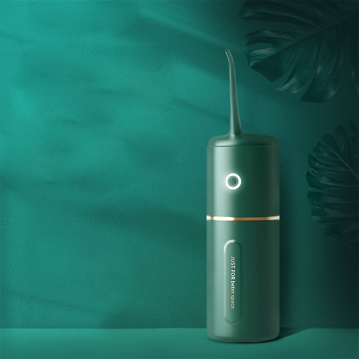 Grüner Wasser-Flosser. Grüner Hintergrund.