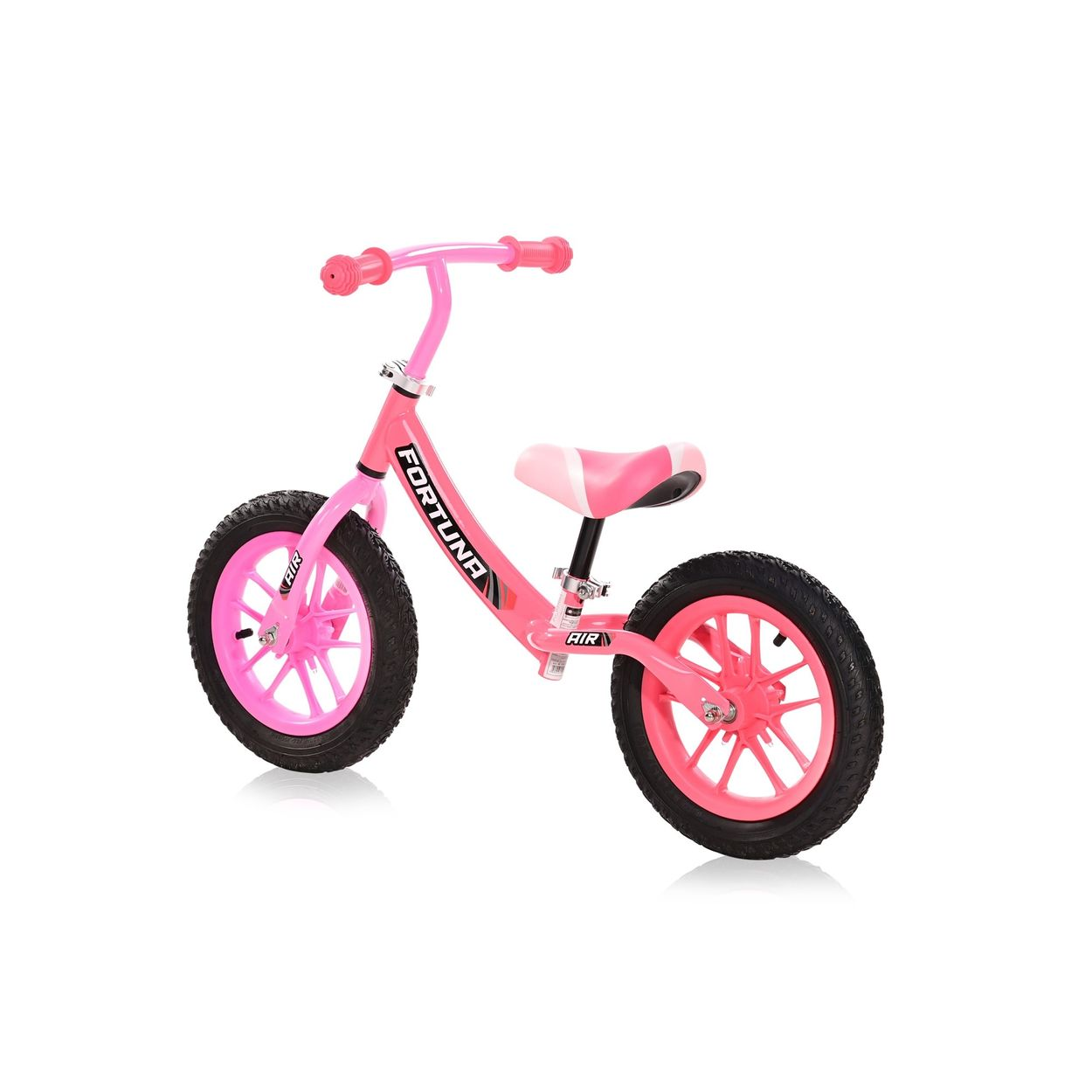 Bicicleta de equilibrio rosa. Cuadro y ruedas rosas. Llantas negras. Fondo blanco.