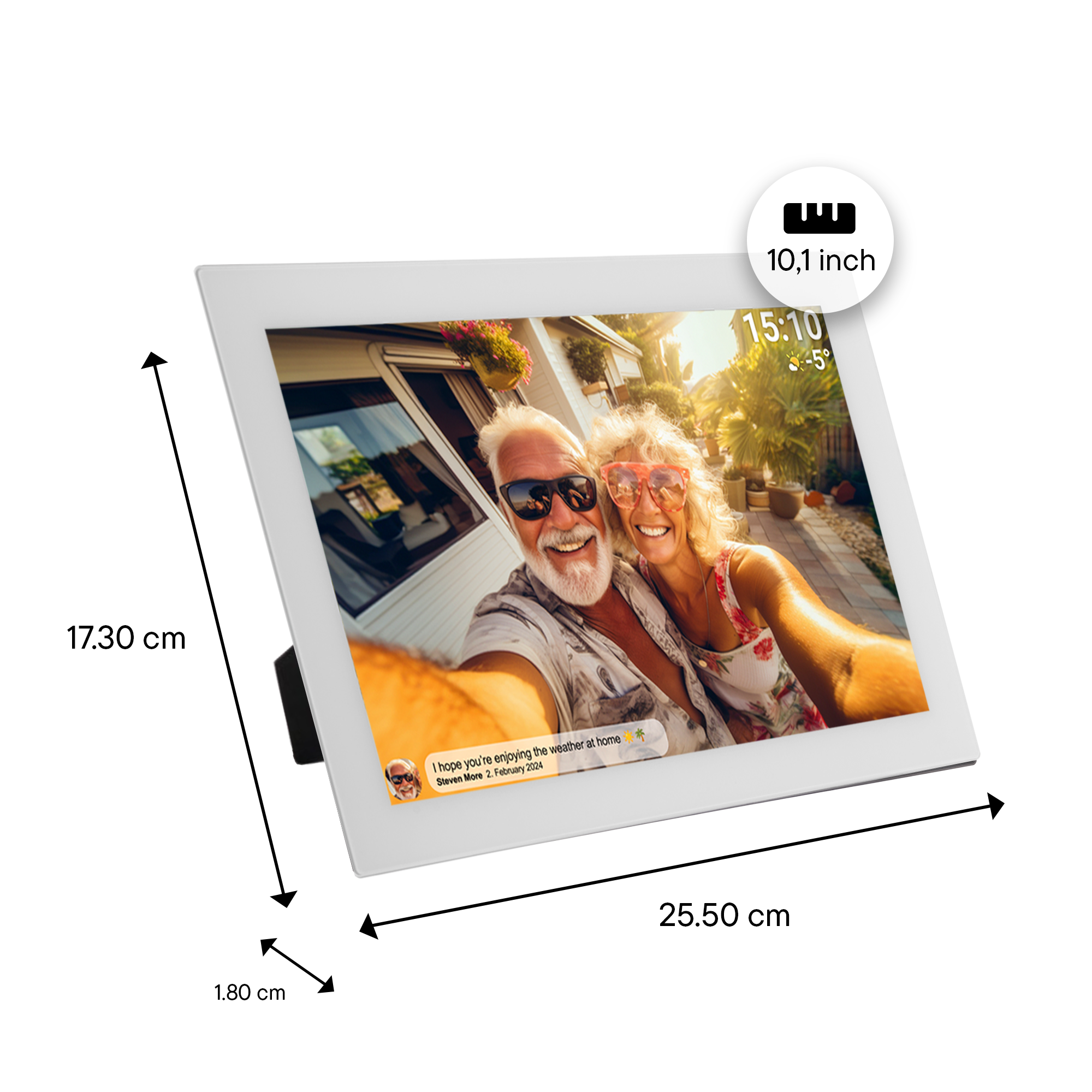 Un cadre photo numérique montrant un selfie d'un couple, les dimensions sont affichées et un autocollant de 10,1 pouces est attaché.