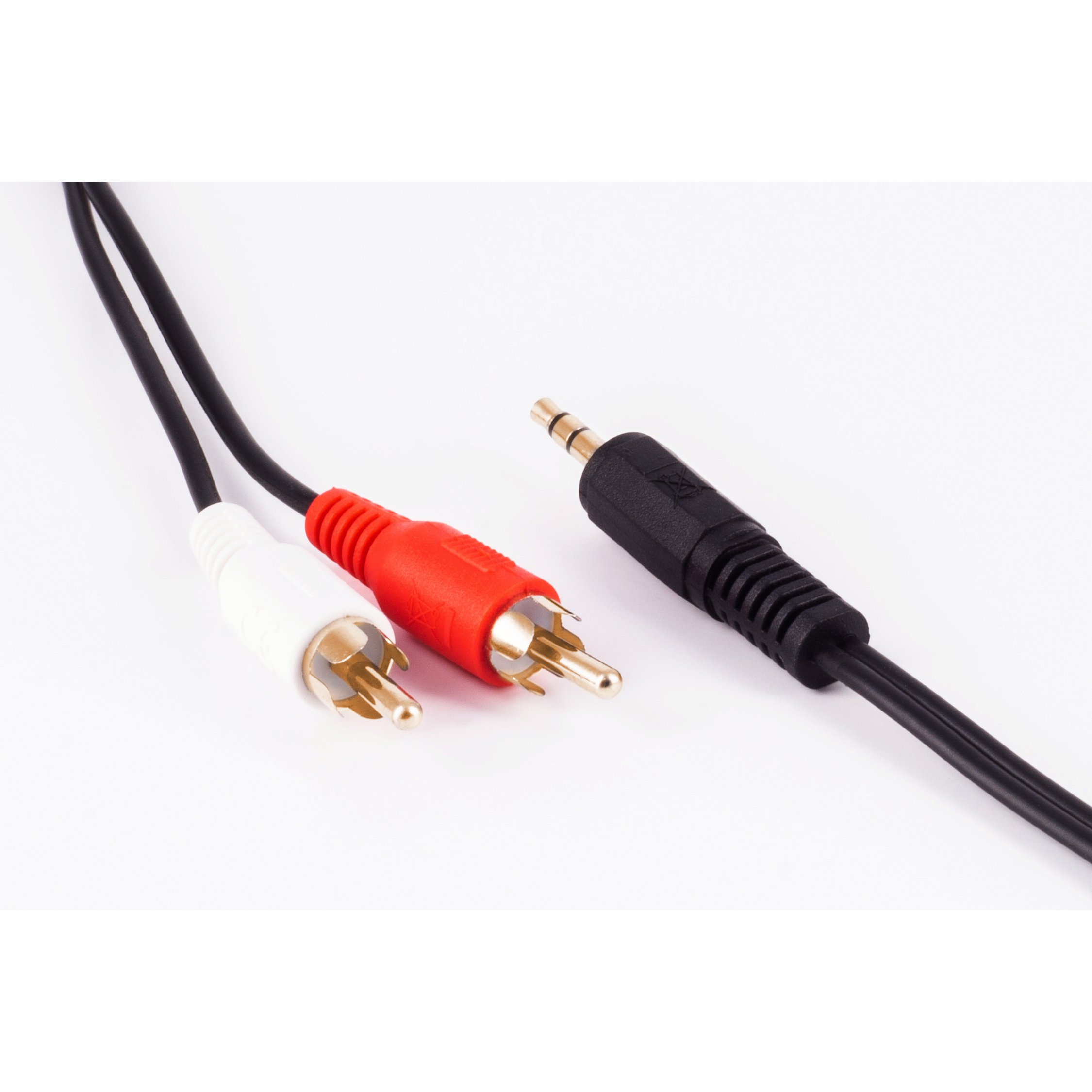 Nahaufnahme von Audiokabeln: schwarzes Kabel mit 3,5-mm-Klinke und roten und weißen Cinch-Anschlüssen.