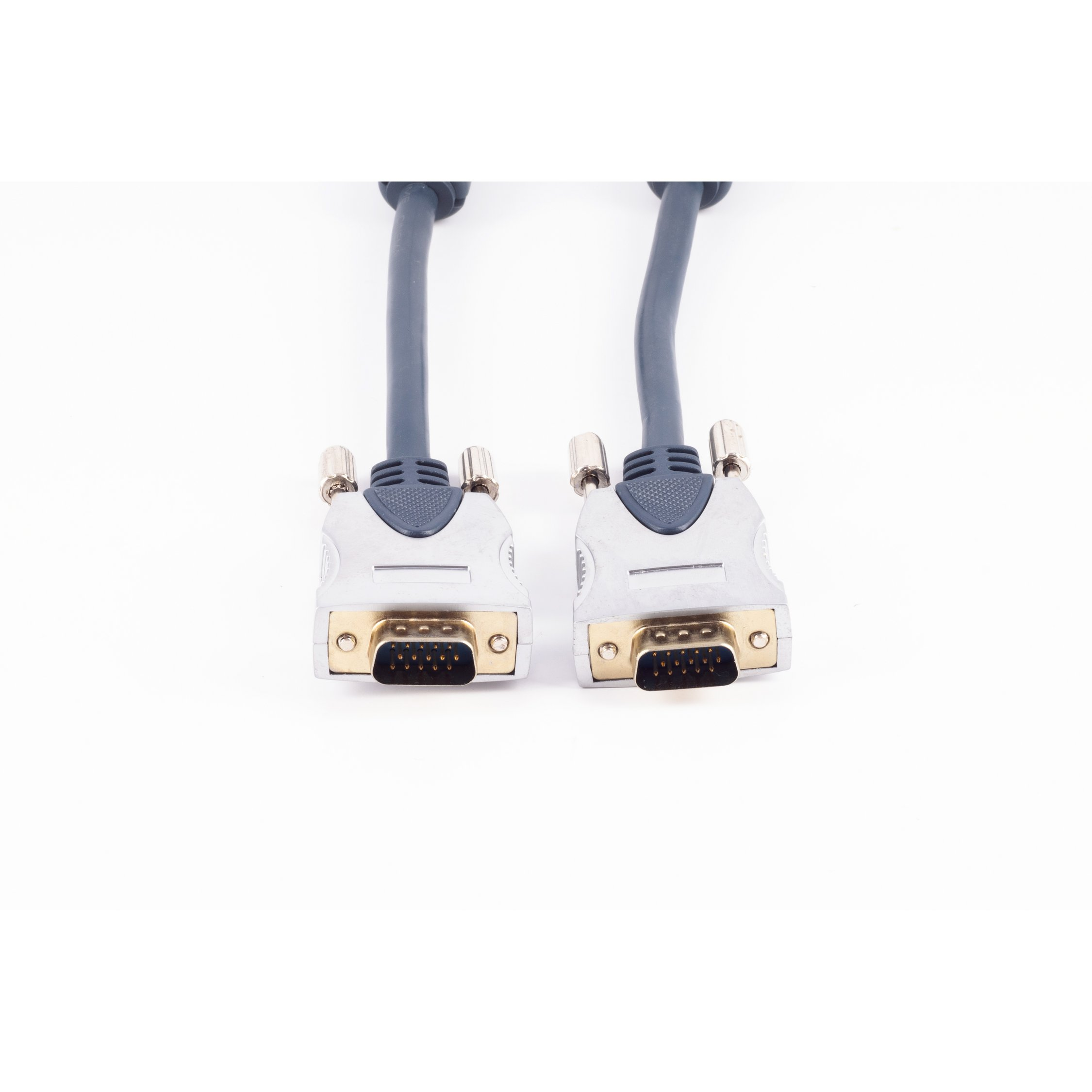 Zwei VGA-Kabel, grau, mit silbernen Steckern, bereit zum Einstecken.