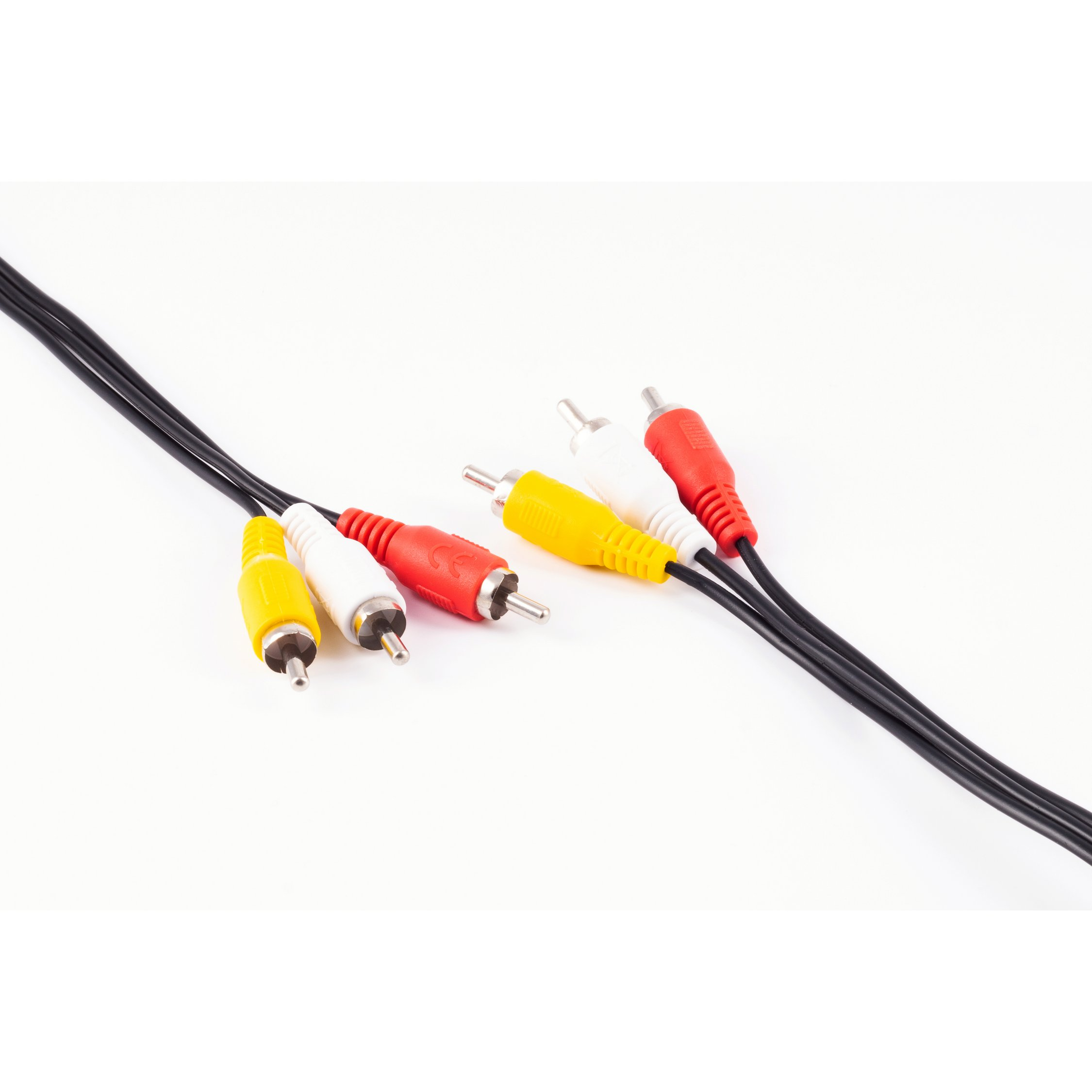 Gelbe, weiße und rote Cinch-Kabel auf weißem Hintergrund. Schwarzes Kabel. Drei Paare.