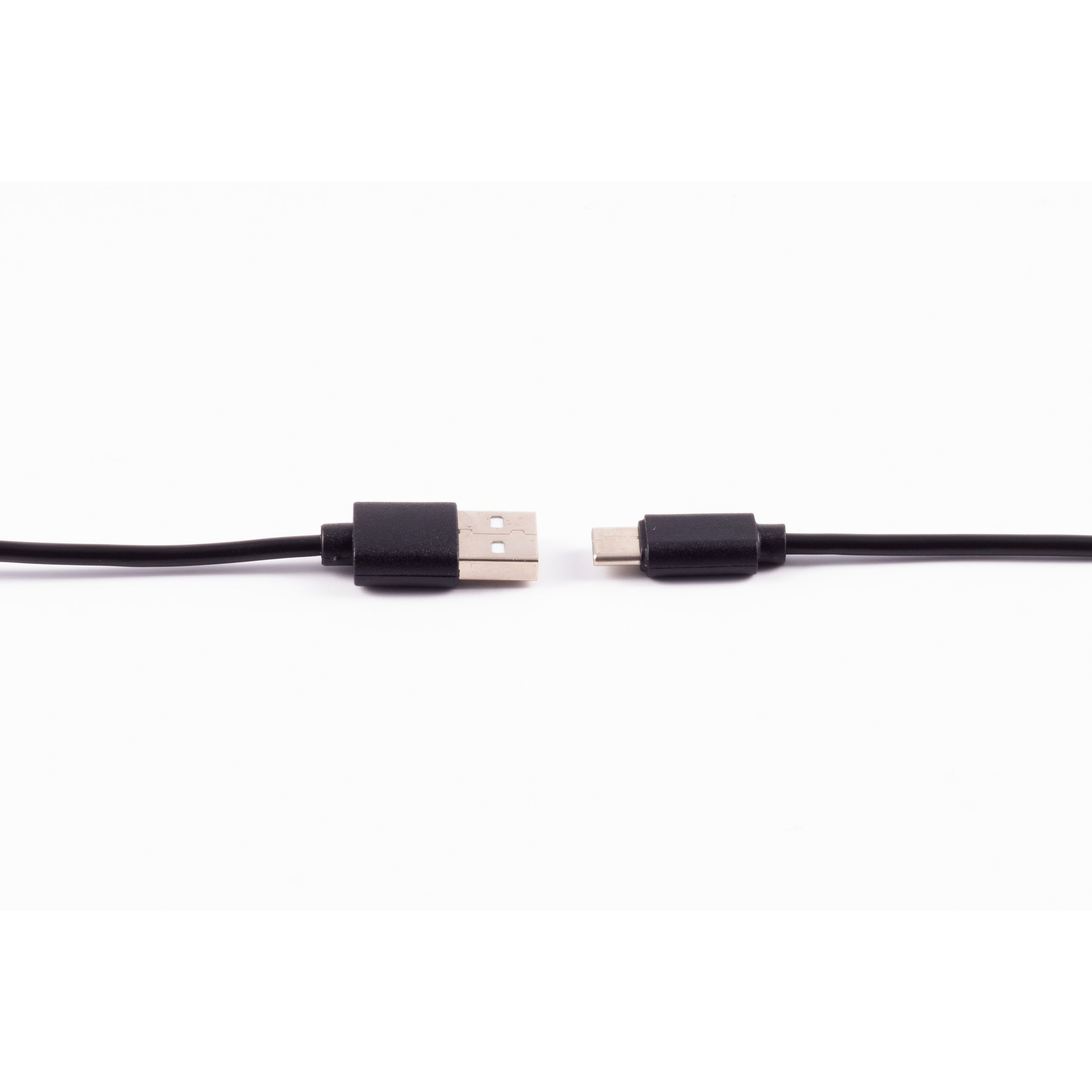 Cavo USB nero con connettori USB-A e USB-C su sfondo bianco.