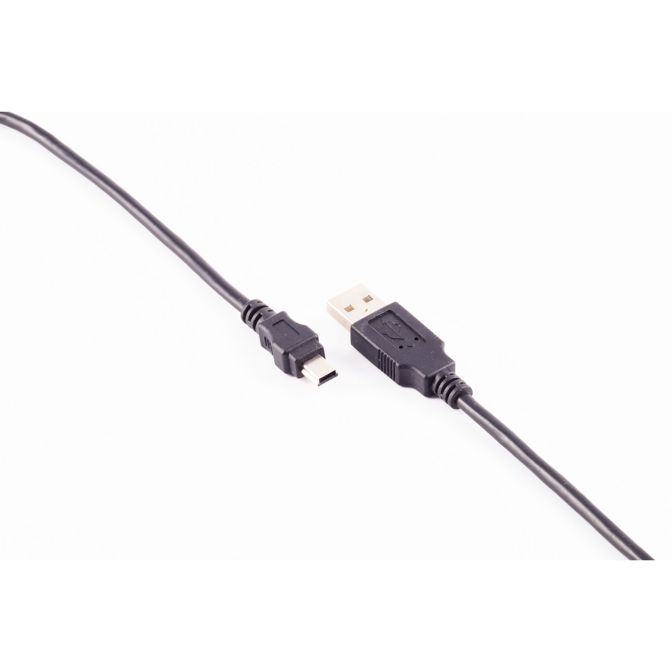 Schwarzes USB-Kabel mit USB-Anschluss und kleinerem Anschluss auf weißem Untergrund.