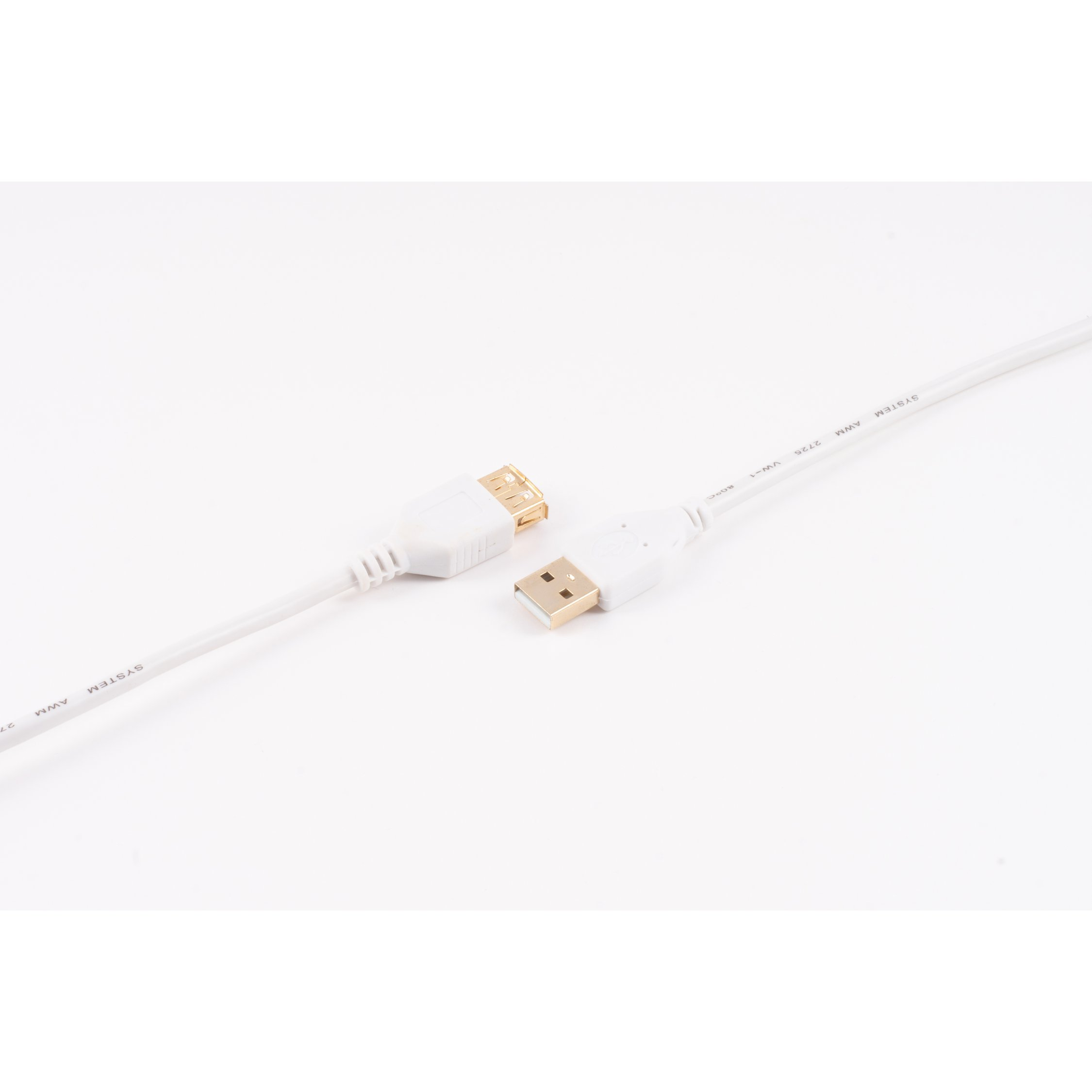 Ein weißes USB-Kabel mit zwei verschiedenen Anschlüssen. Einer ist USB-A, der andere USB-B.