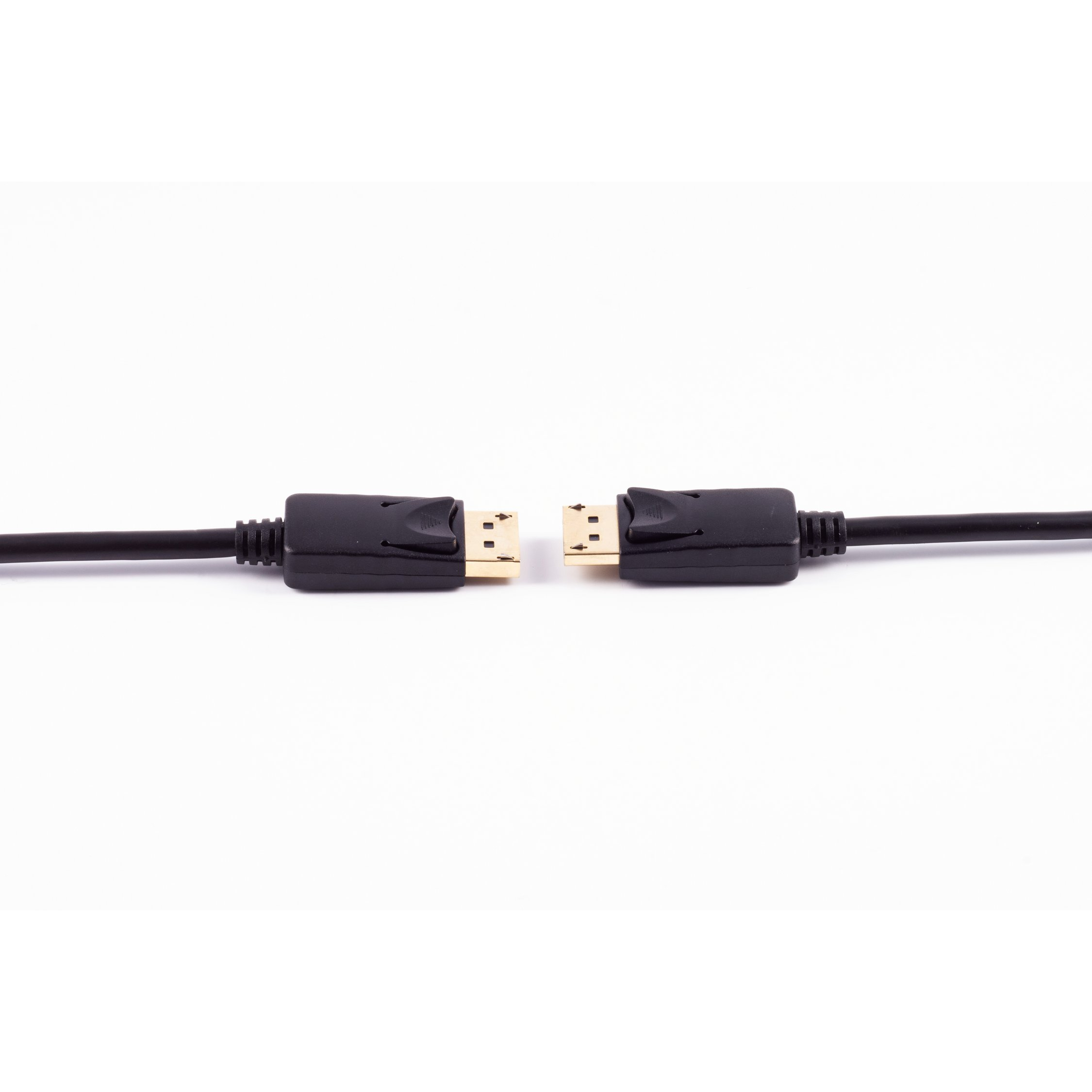 Schwarze DisplayPort-Kabel mit schwarzen Steckern und goldenen Pins. Die Kabel liegen auf weißem Grund.
