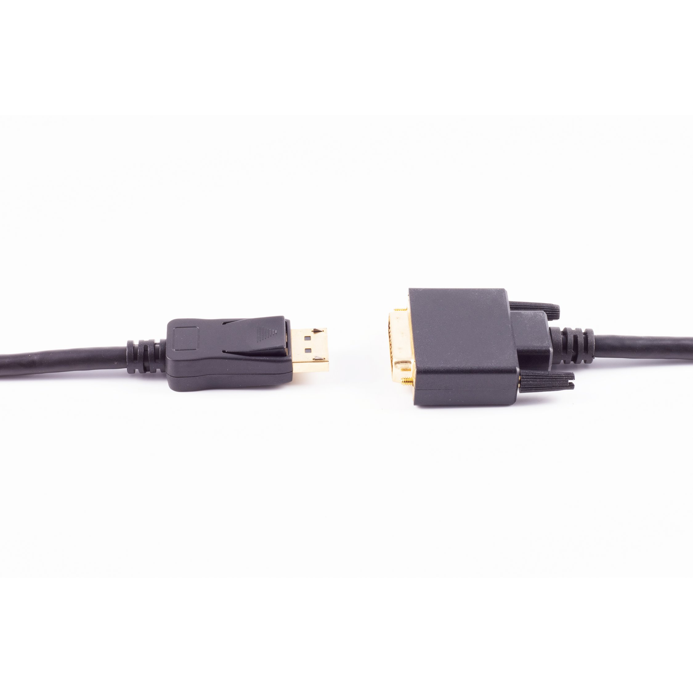 Un cavo DisplayPort nero e un cavo DVI, separati, su sfondo bianco.