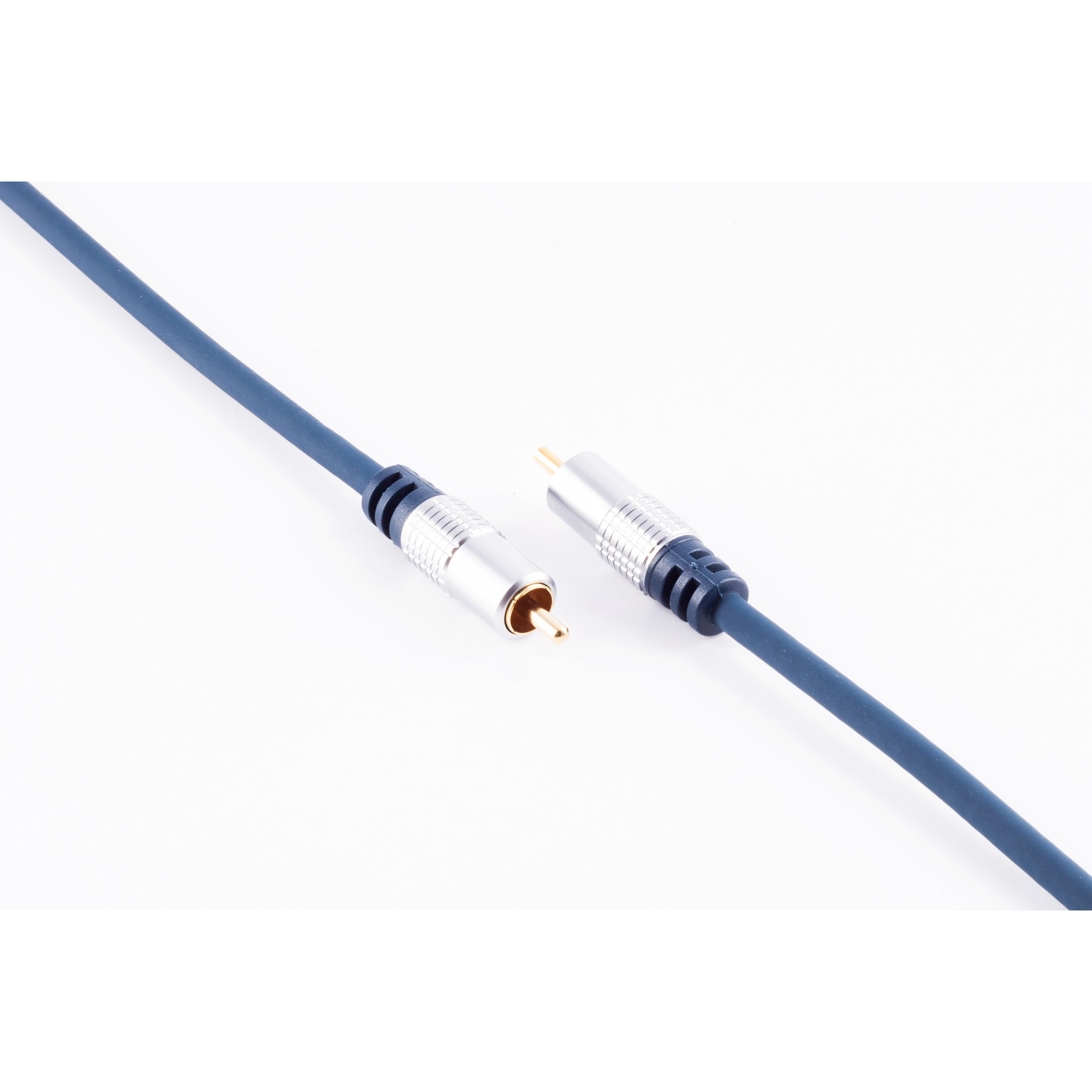 Blaues Cinch-Audiokabel mit Anschlüssen auf weißem Hintergrund.