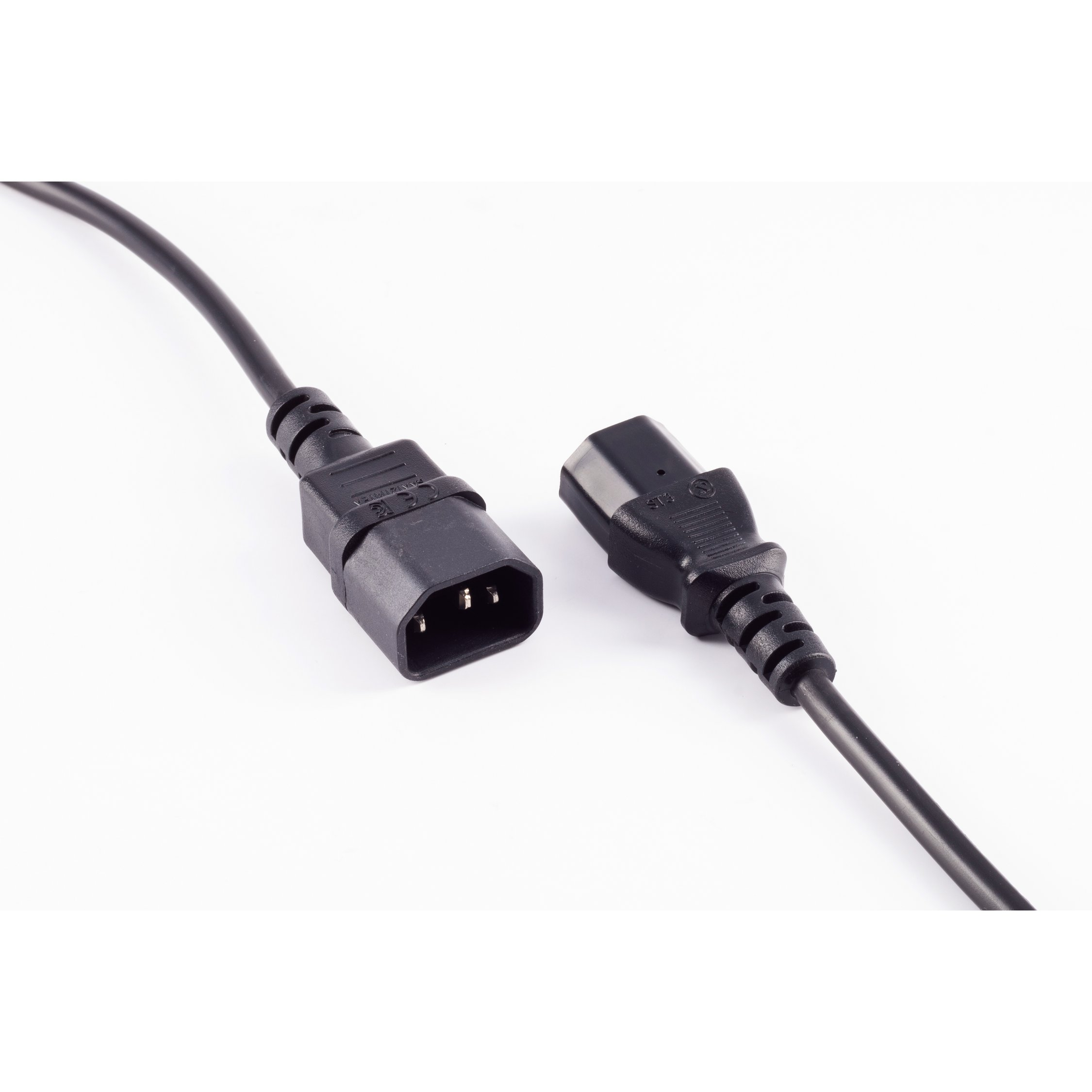 Schwarzes Netzkabel mit zwei Anschlüssen auf weißem Hintergrund.
