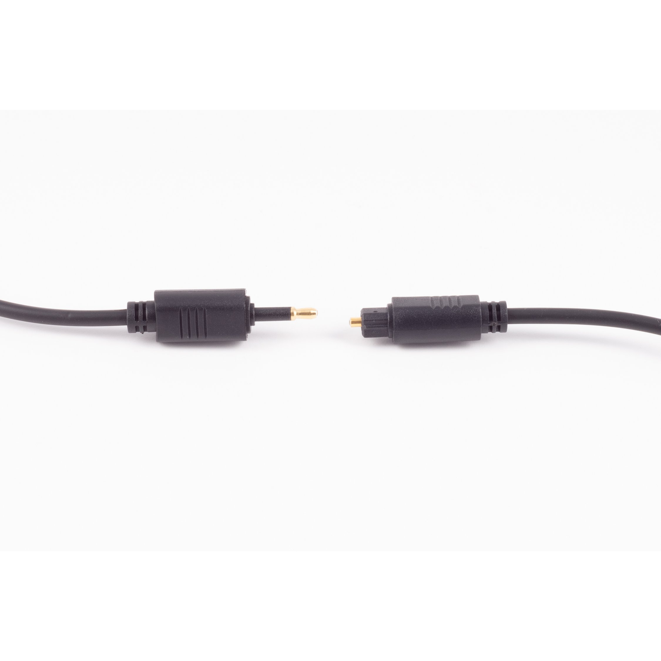 Zwei schwarze optische Audiokabel-Anschlüsse, getrennt auf weißem Hintergrund.