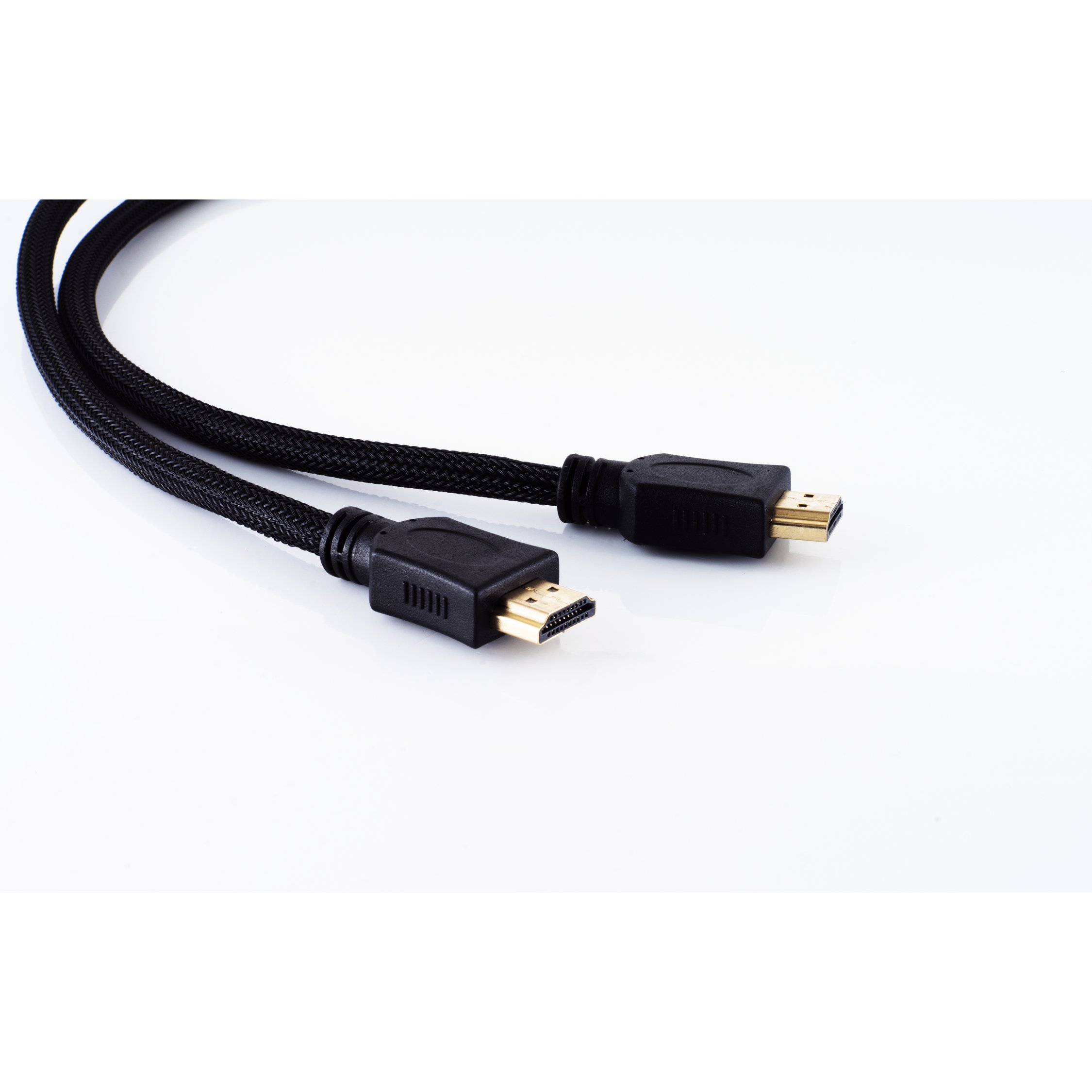 Schwarzes HDMI-Kabel mit schwarzen Steckern auf weißem Hintergrund.