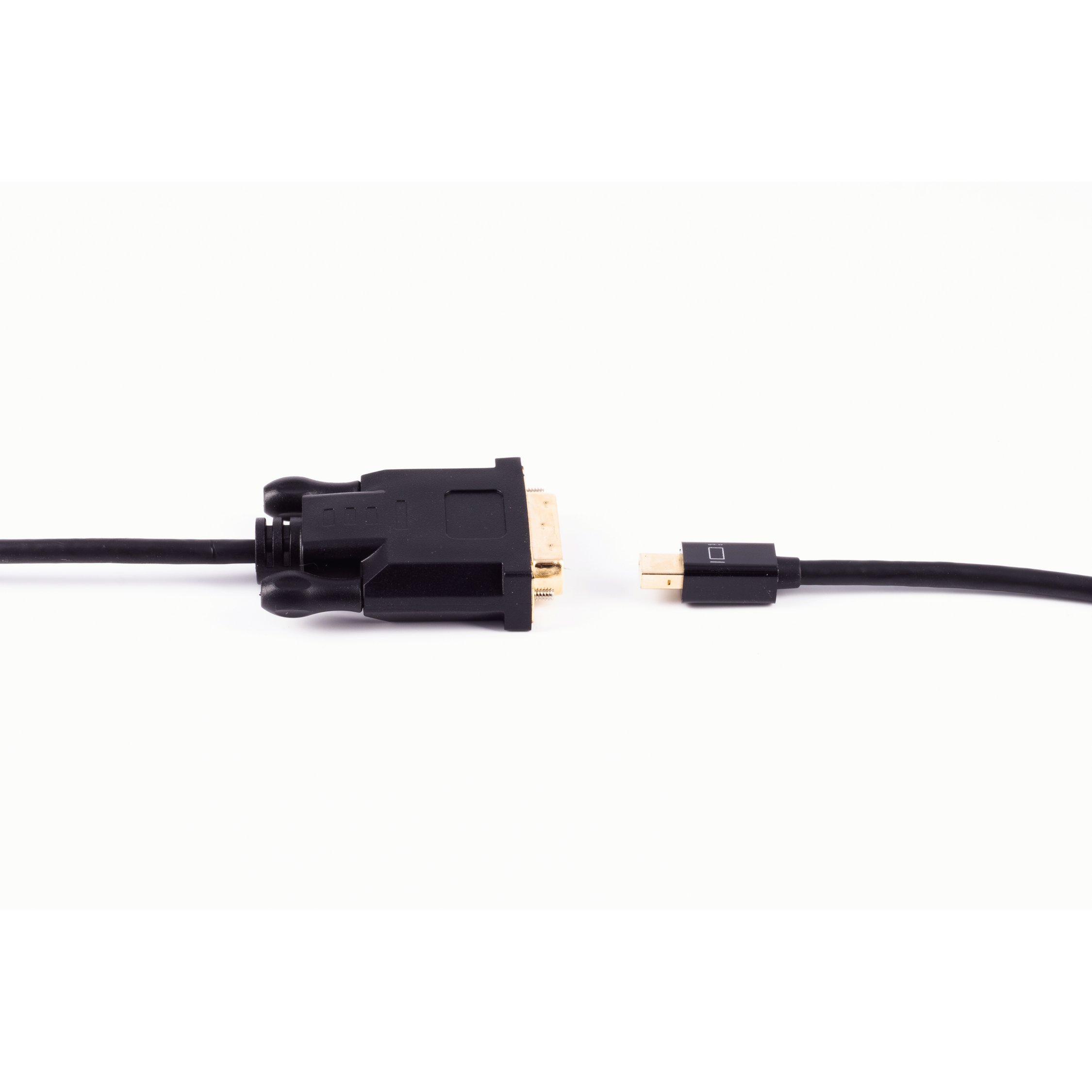 Cavo da DVI a mini-DisplayPort nero su sfondo bianco.