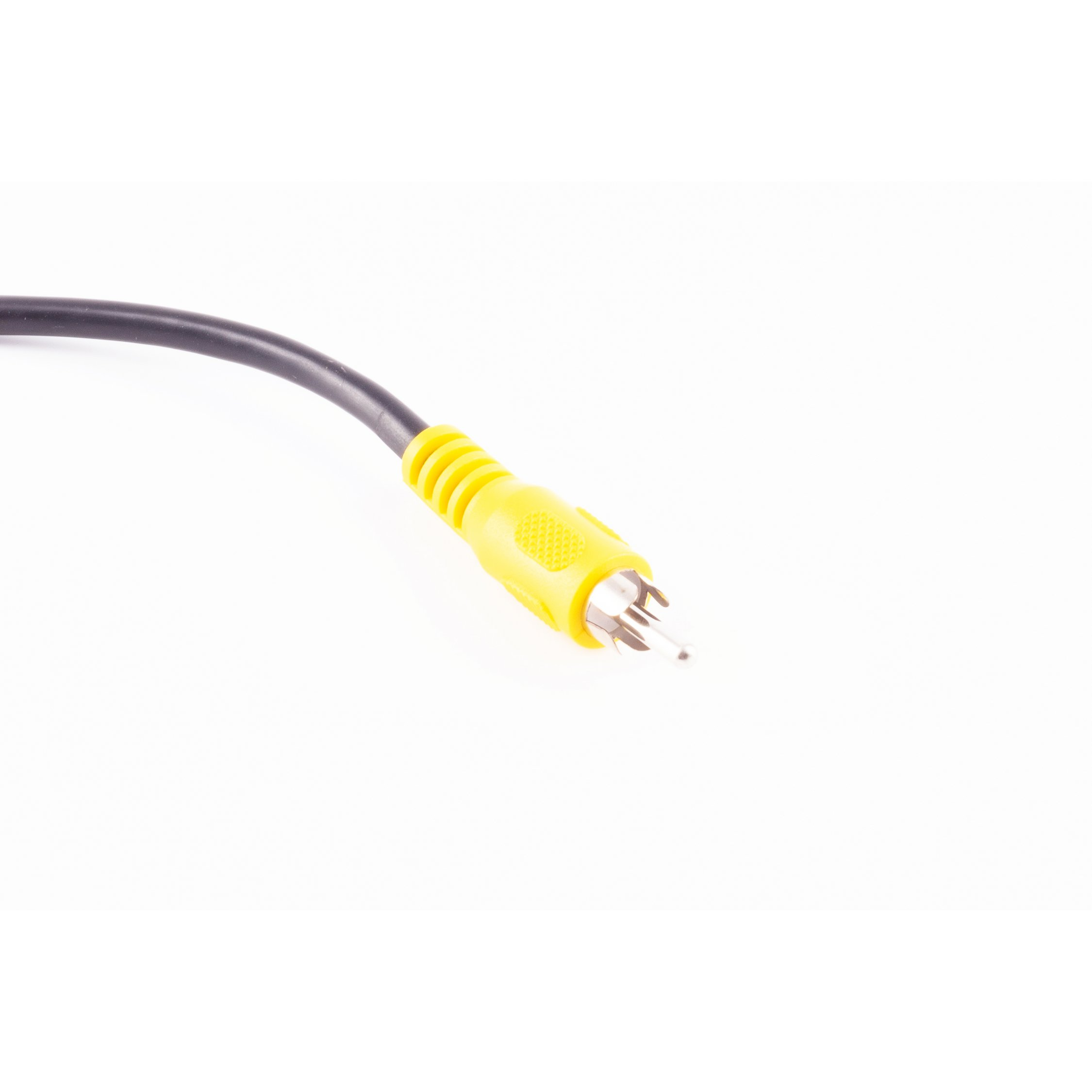 Ein gelb-schwarzes Cinch-Kabel mit einem einzelnen Stecker ist isoliert.