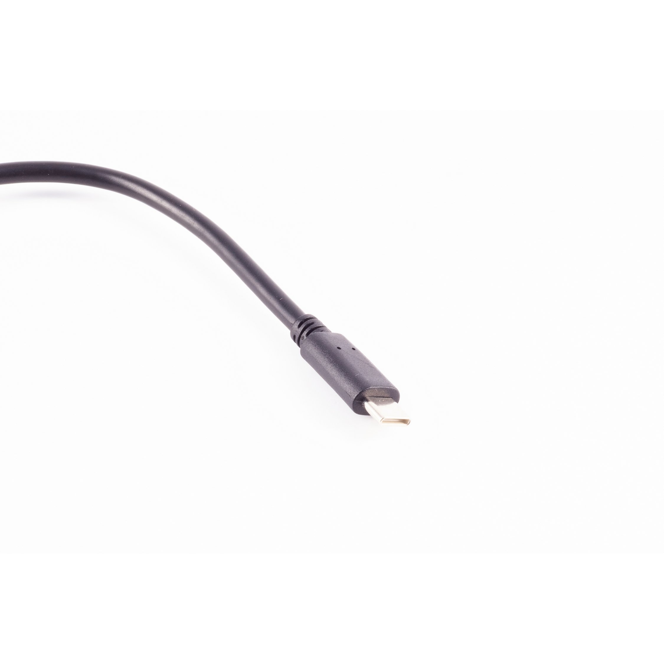 Schwarzes USB-C-Kabel mit weißem Hintergrund. Das Kabel ist isoliert.