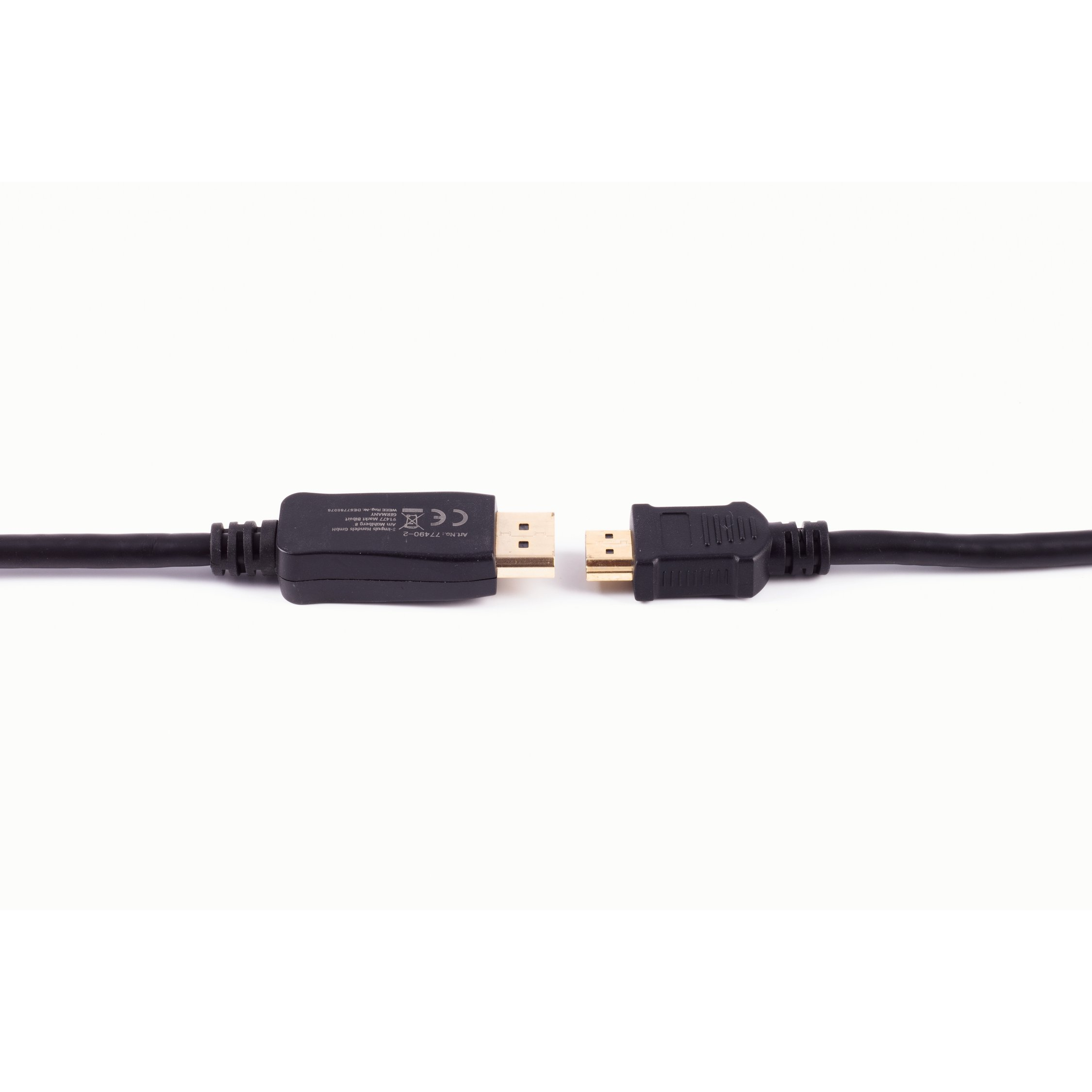 Dos cables HDMI negros con conectores separados sobre fondo blanco.