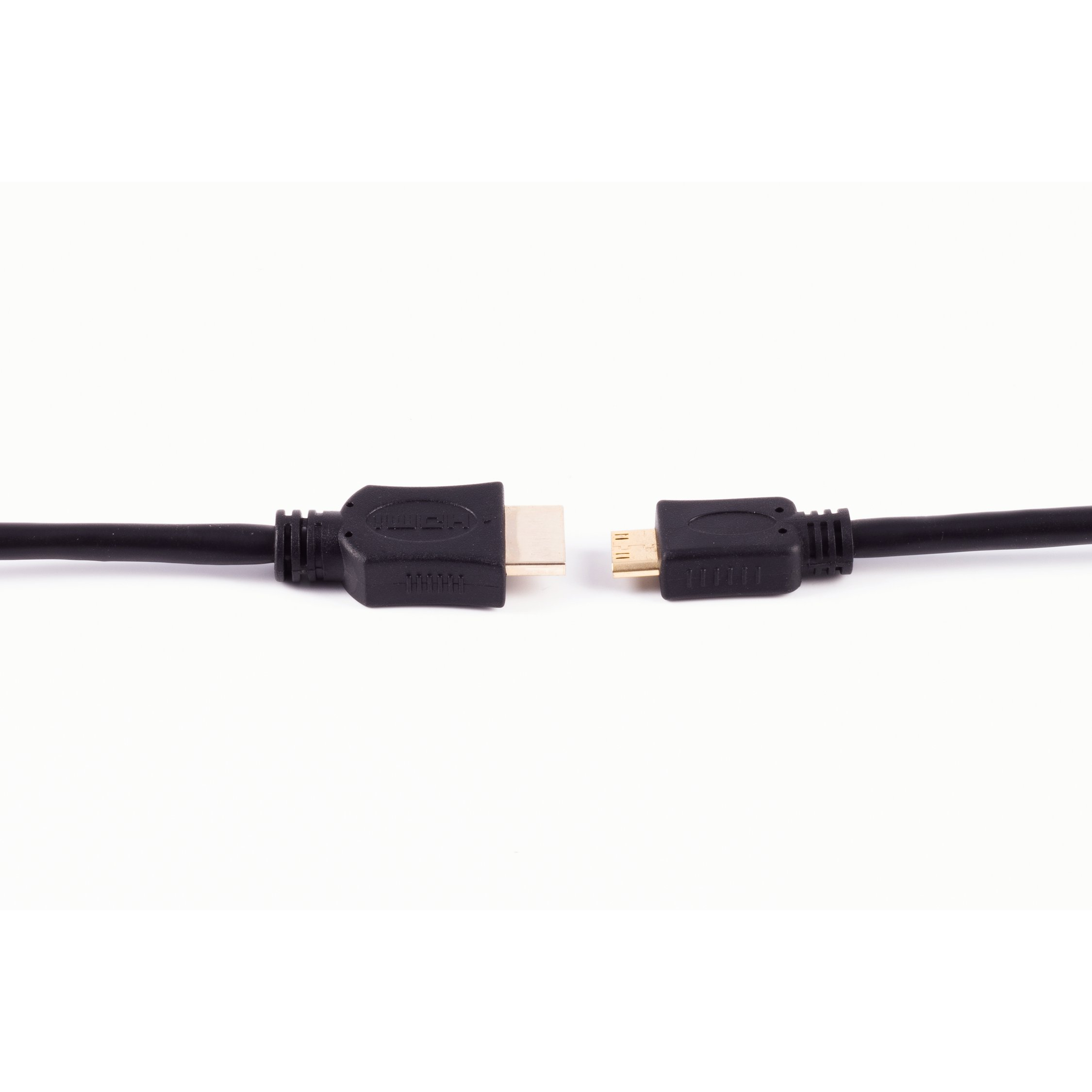 Schwarzes HDMI-Kabel mit zwei getrennten Steckern, weißer Hintergrund.