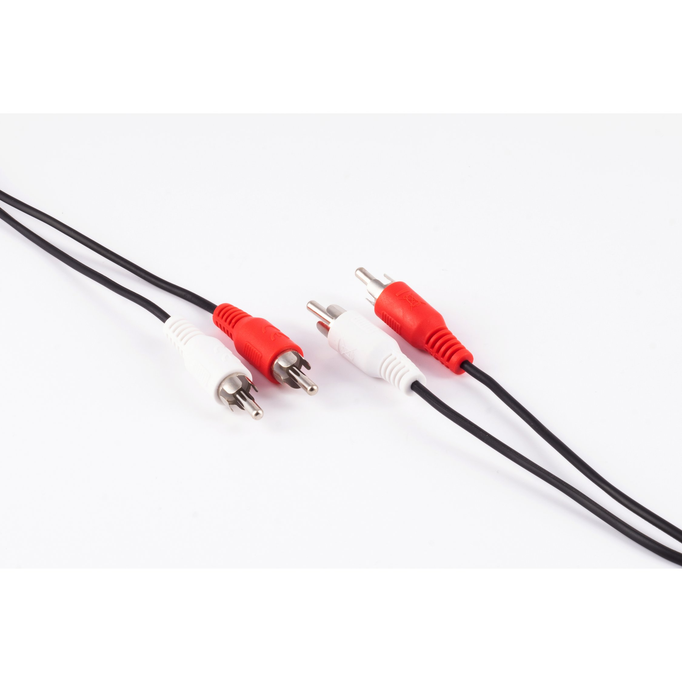 Zwei Sätze roter und weißer Cinch-Kabel mit Steckern vor weißem Hintergrund. Die Kabel sind schwarz.