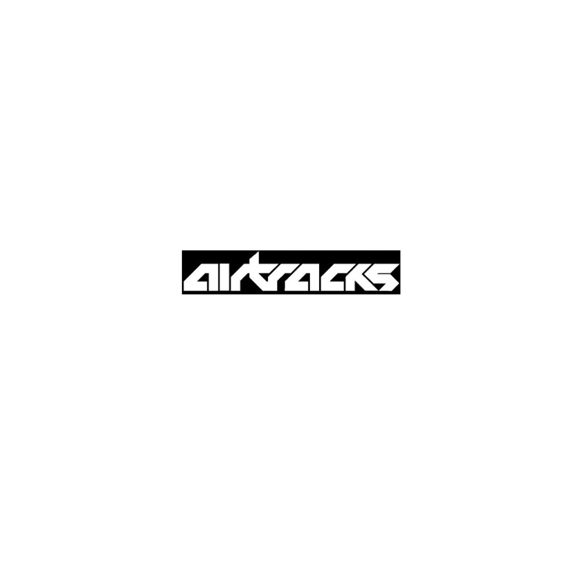Schwarz-weißes Logo 'AIRTRACKS' auf weißem Hintergrund.