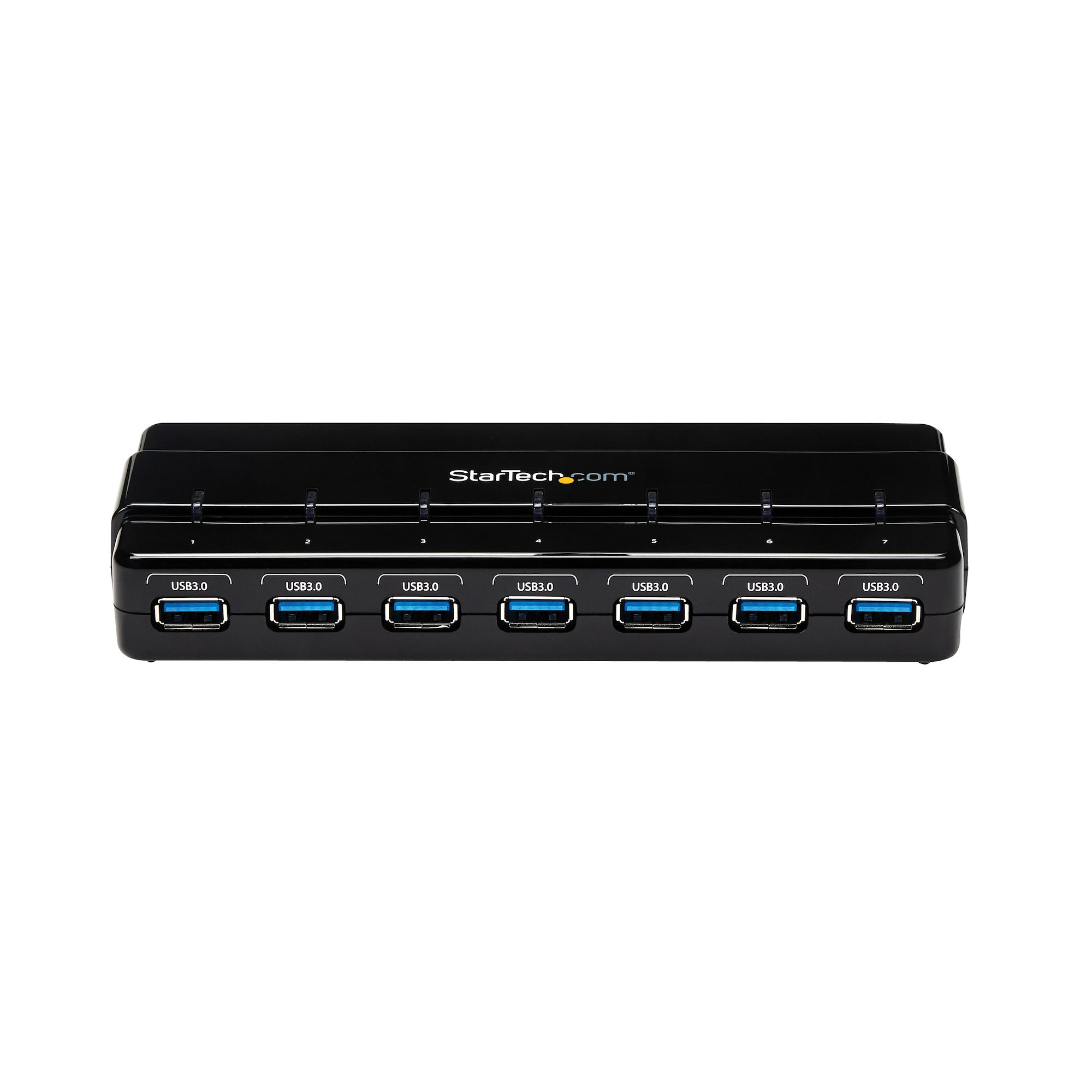Hub USB 3.0 nero con sette porte, su sfondo bianco.