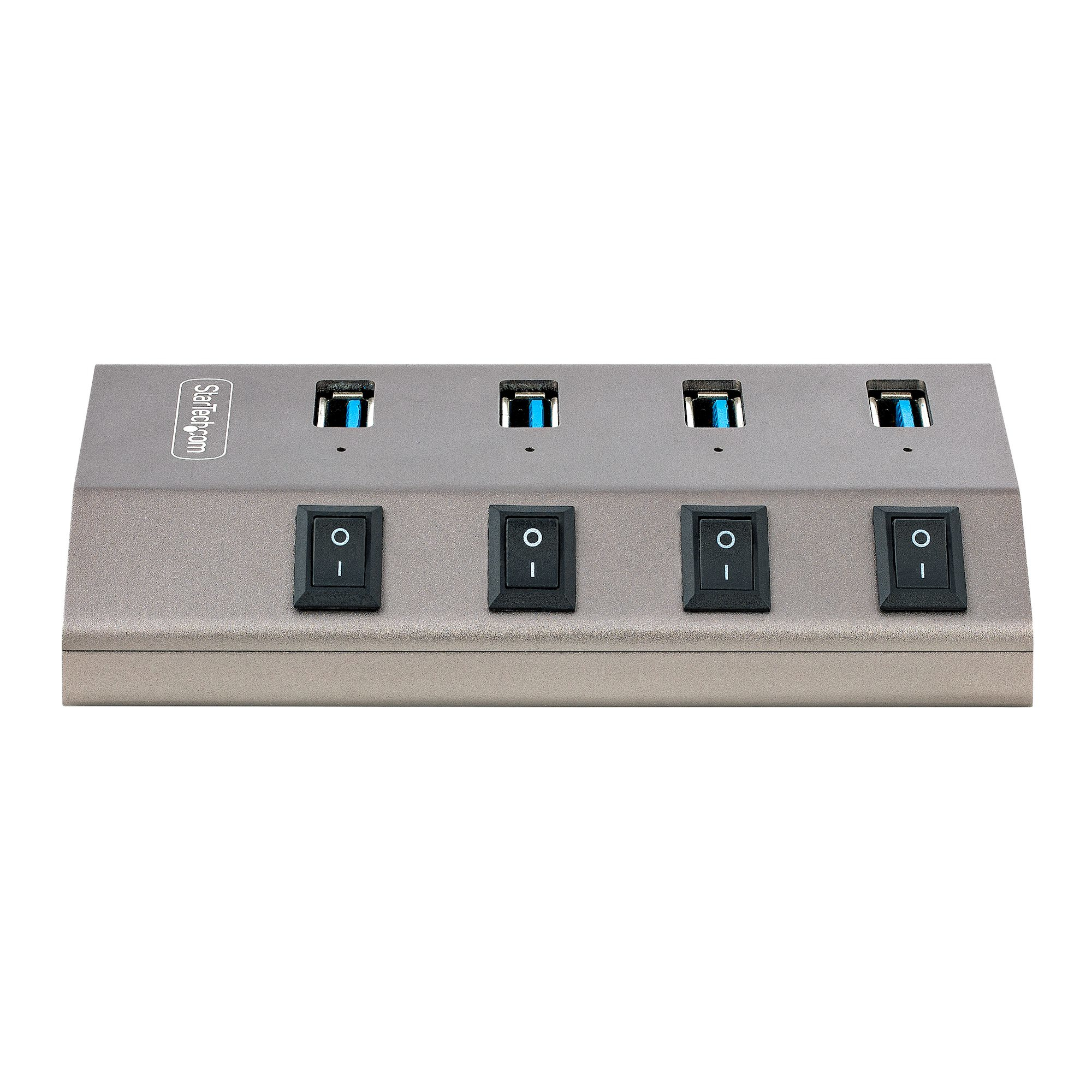 Ein grauer USB-Hub mit vier Anschlüssen und Schaltern. Die Schalter sind in der unteren Position.