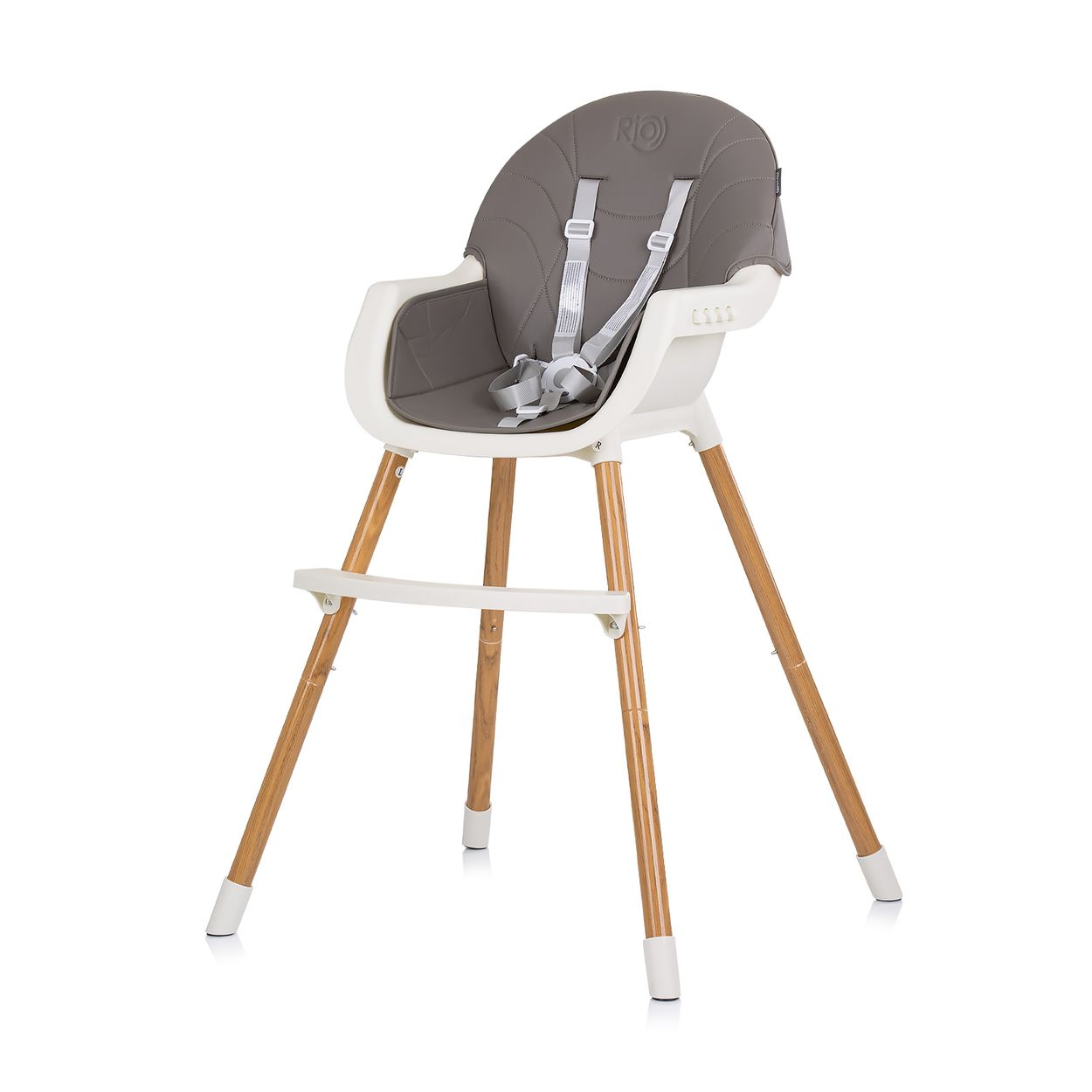 Ein Baby-Hochstuhl. Er hat Holzbeine, einen weißen Sitz und ein graues gepolstertes Kissen.