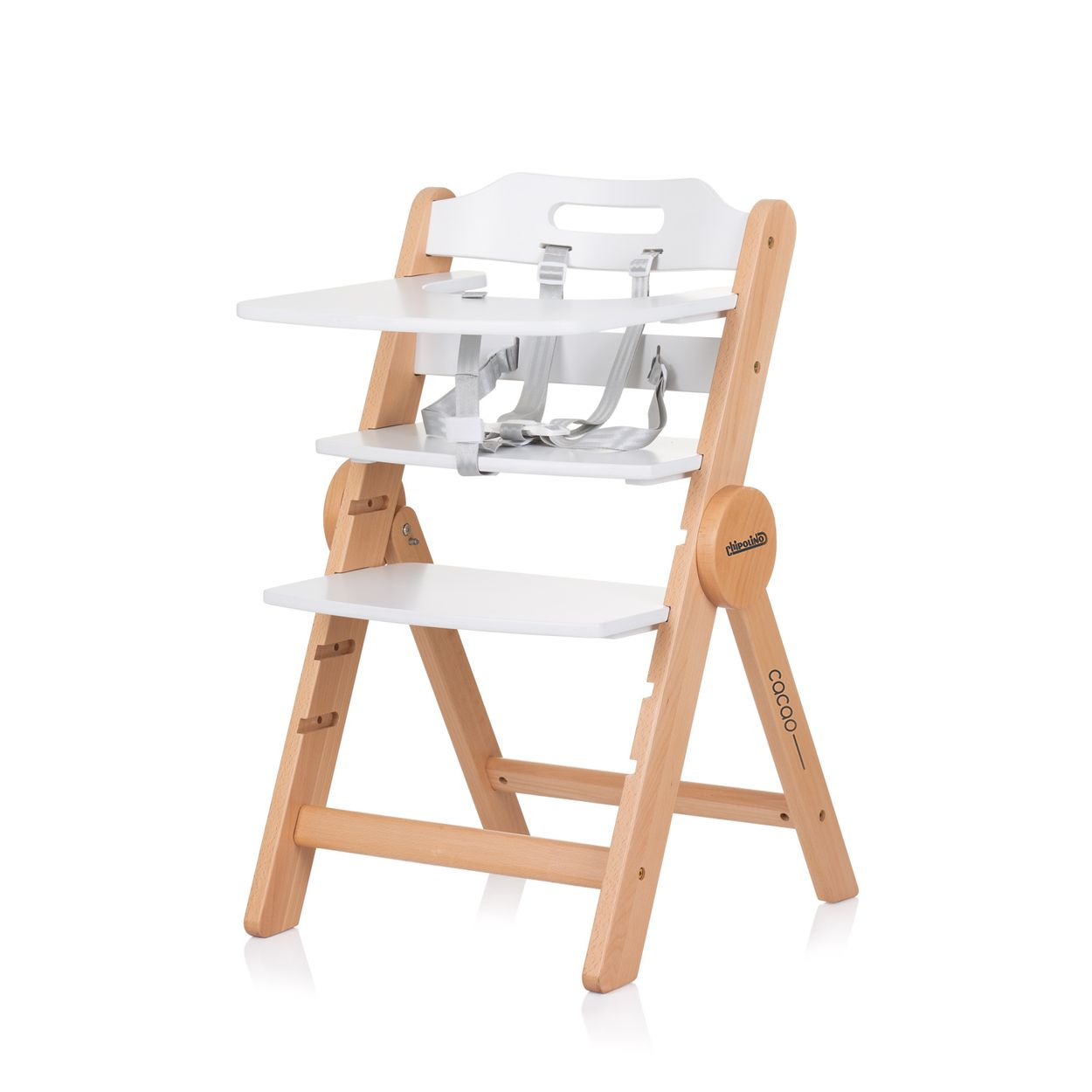 Holzhochstuhl mit weißem Sitz, Tablett und Sicherheitsgurten.