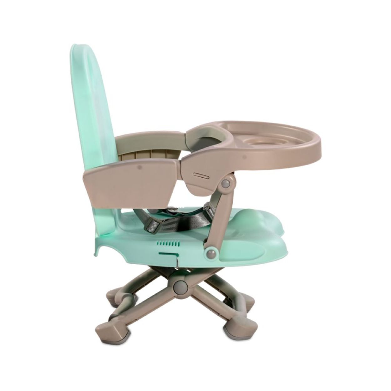 Seitenansicht eines Babyhochstuhls, mintgrün und beige, mit Tablett und Sicherheitsgurt.