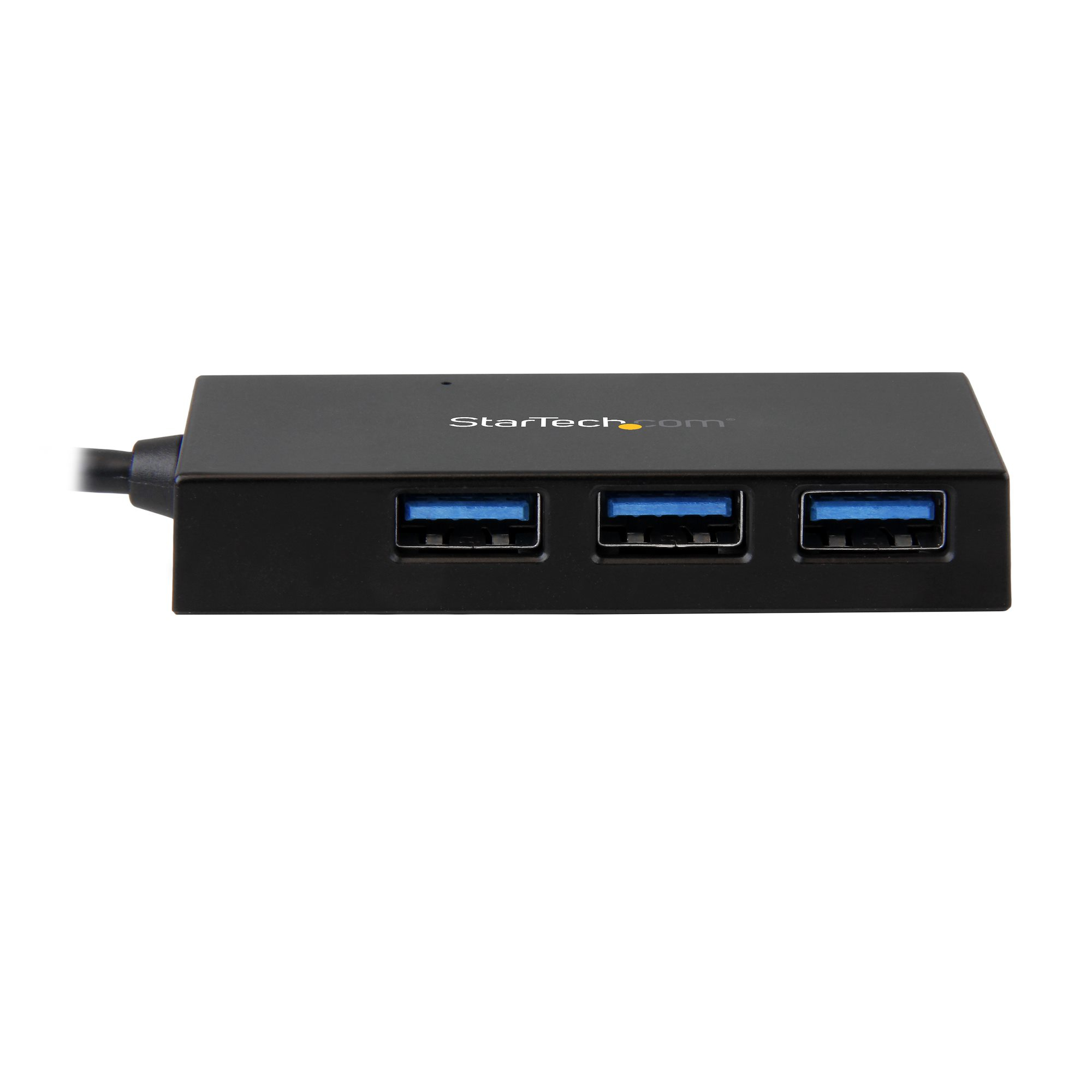 Un hub USB nero con 3 porte USB e un cavo nero, su sfondo bianco.