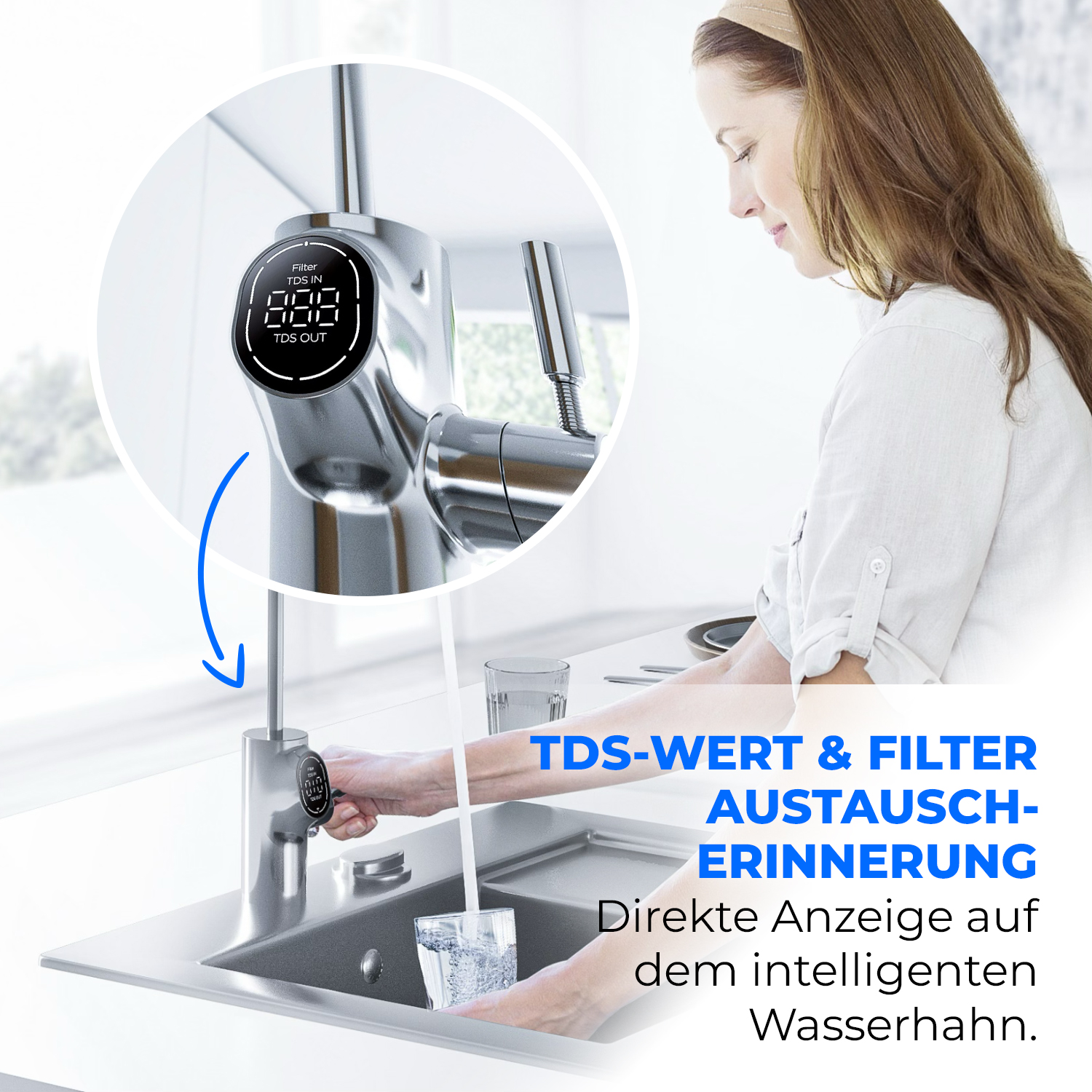 Frau nutzt Wasserhahn mit Display, Wasser ins Glas, in der Küche.