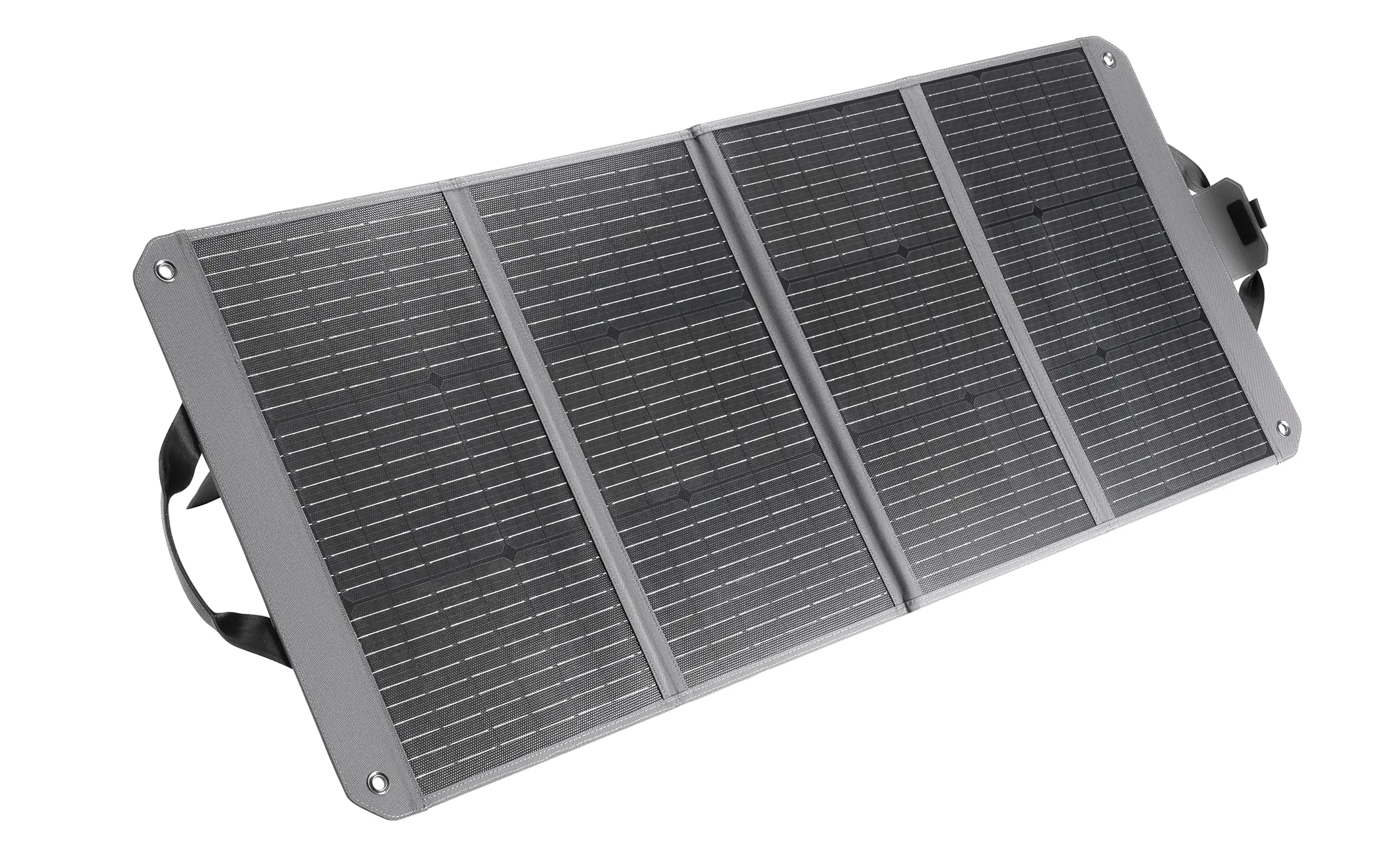 Faltbares Solarpanel mit grauen Paneelen, schwarzem Griff und Riemen, weißer Hintergrund.