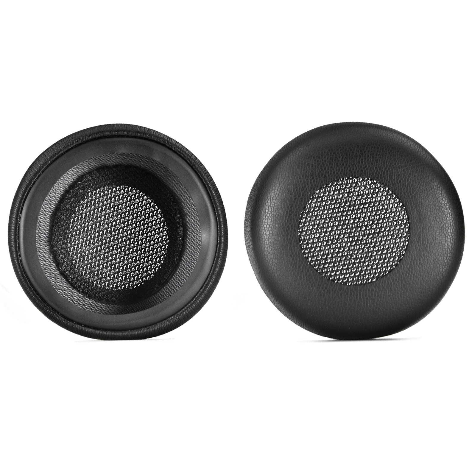 Dwie czarne poduszki nauszne do słuchawek z siatkowym środkiem, prezentowane na białym tle.