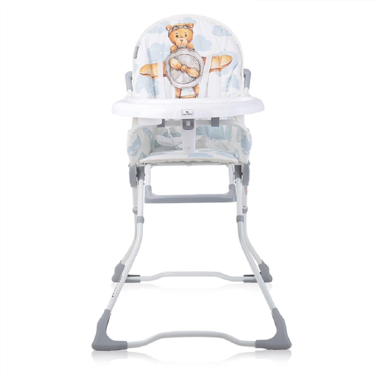 Hochstuhl mit Teddybär-Design, blau-weiße Wolken. Weißes Tablett und graue Beine.