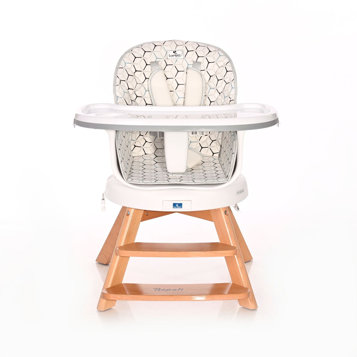 Silla alta con patas de madera, marco blanco y asiento estampado.