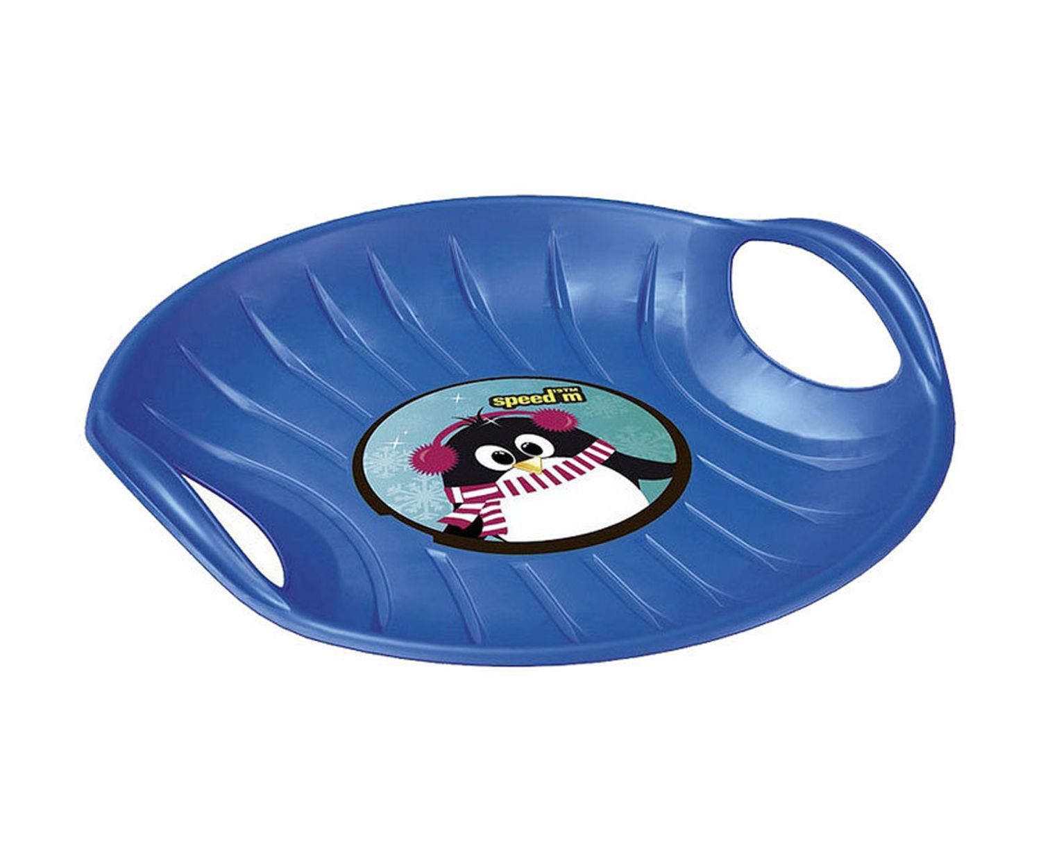 Slitta di plastica blu con design a pinguino, maniglie e forma rotonda. Sfondo bianco.
