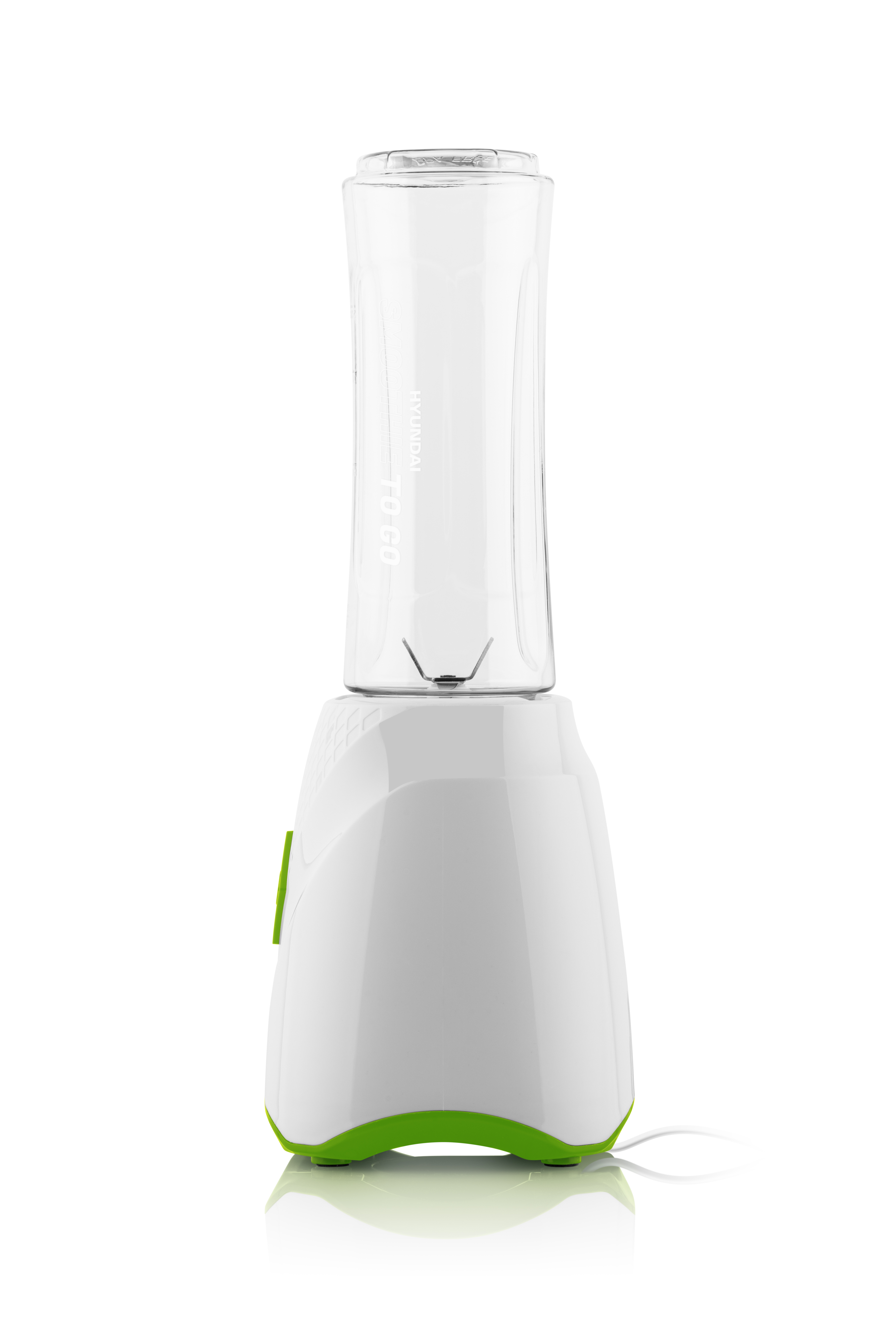 Ein weißer und grüner Mixer mit einem transparenten Behälter oben, isoliert auf weißem Hintergrund.