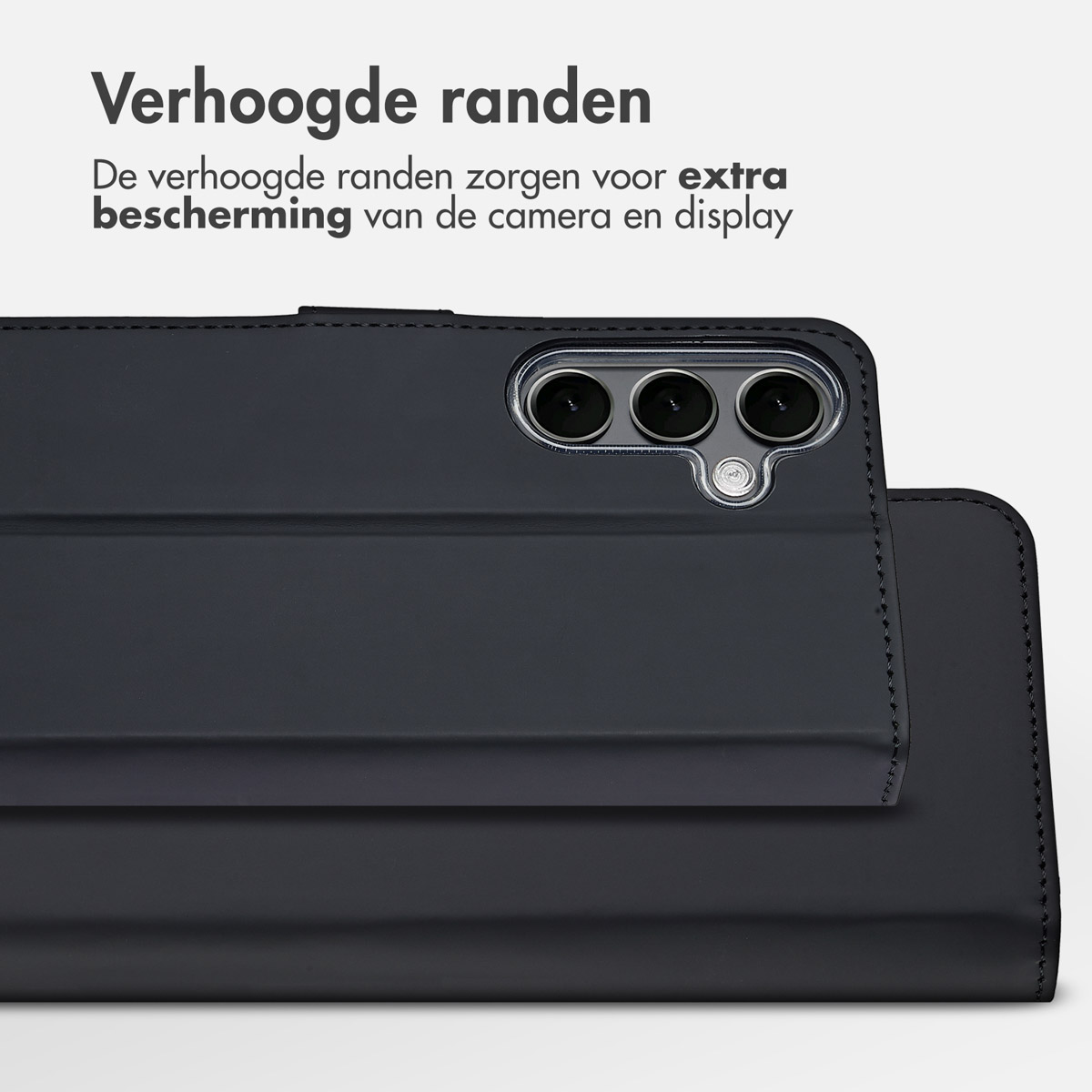Coque de téléphone noire avec trois lentilles d'appareil photo. Il a une protection d'écran et de caméra surélevée.