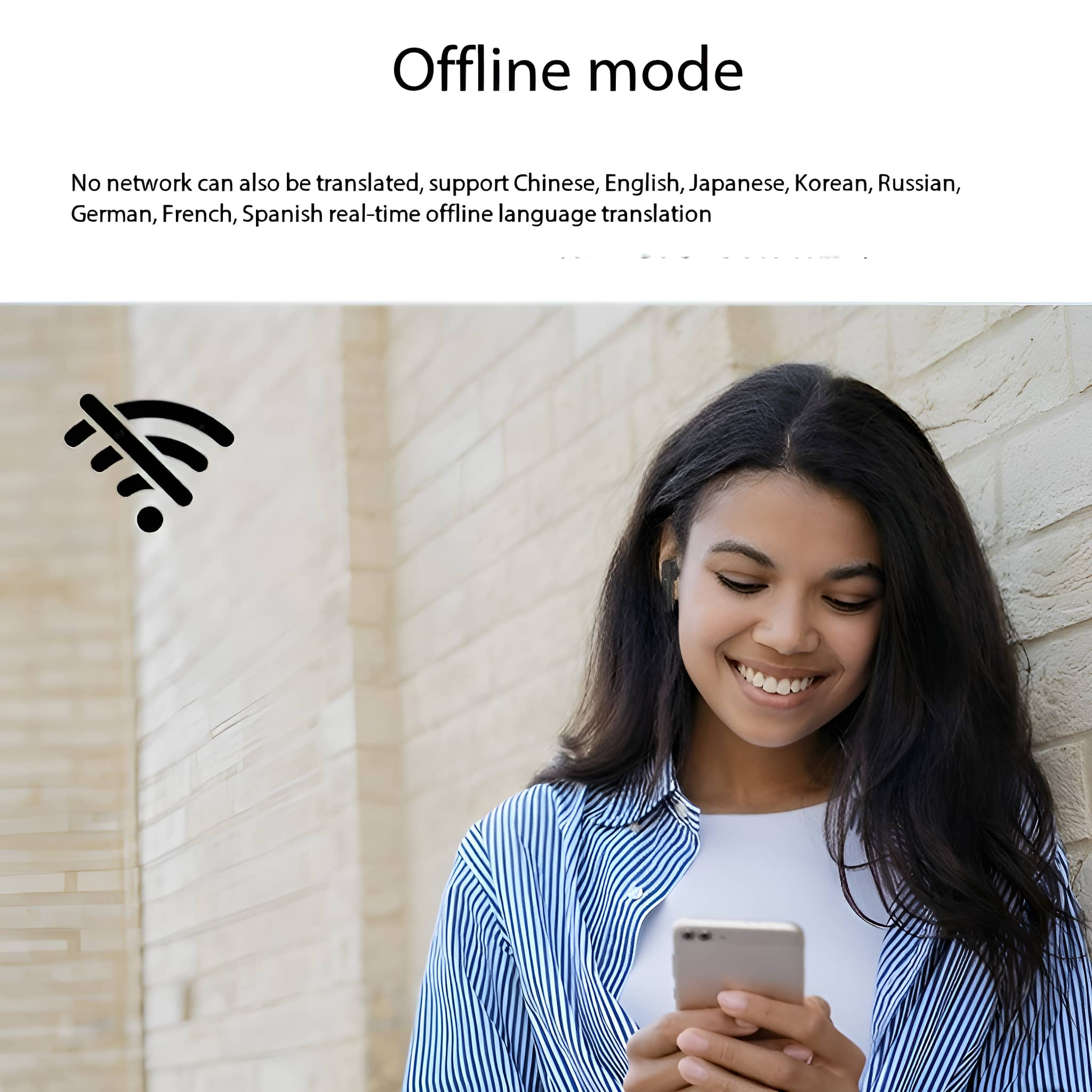 Lächelnde Frau hält Telefon, WLAN-Symbol im Hintergrund. Text: Offline-Modus.