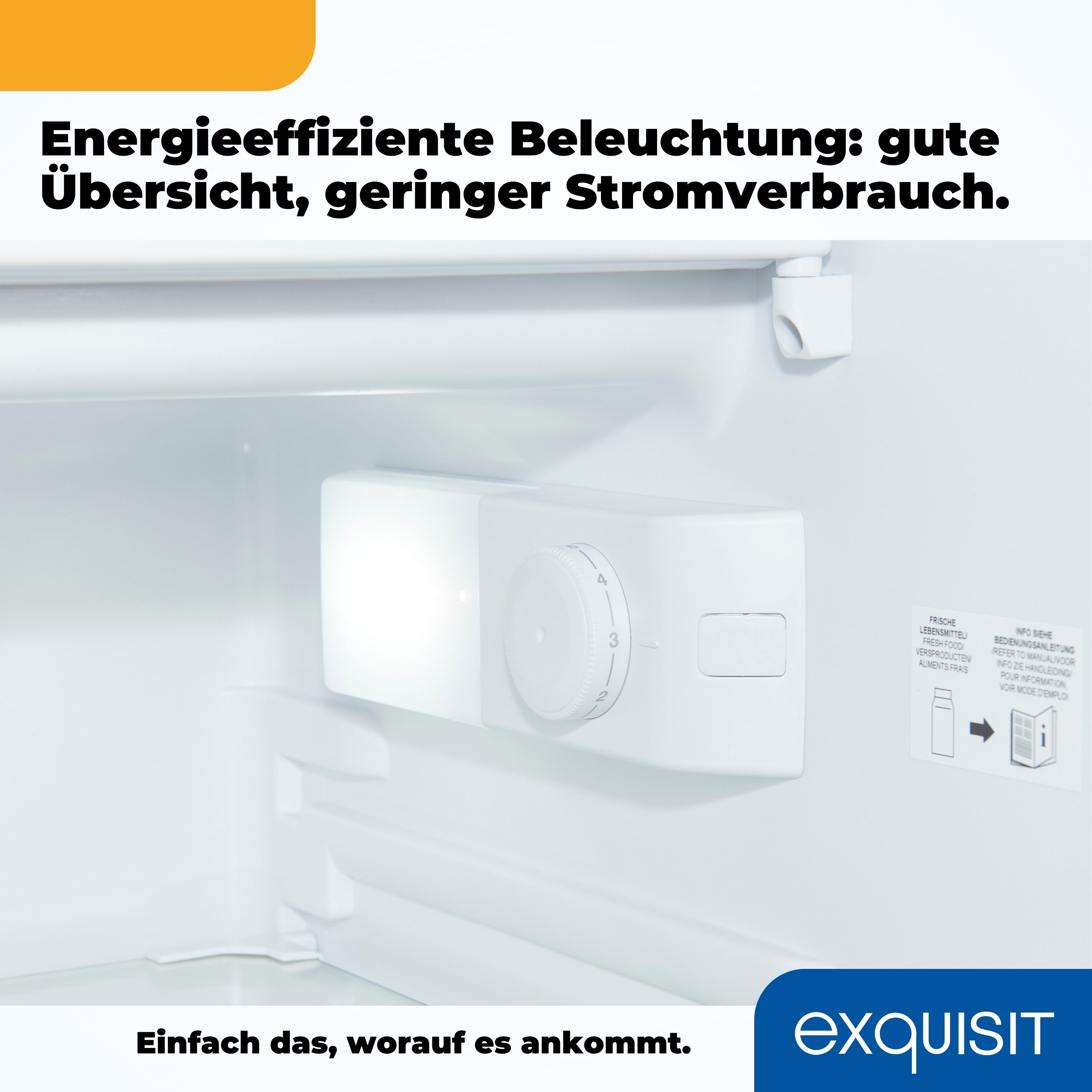 Weißes Innere eines Kühlschranks mit Lichtfeld, Drehregler und Text auf Deutsch zur Energieeffizienz.