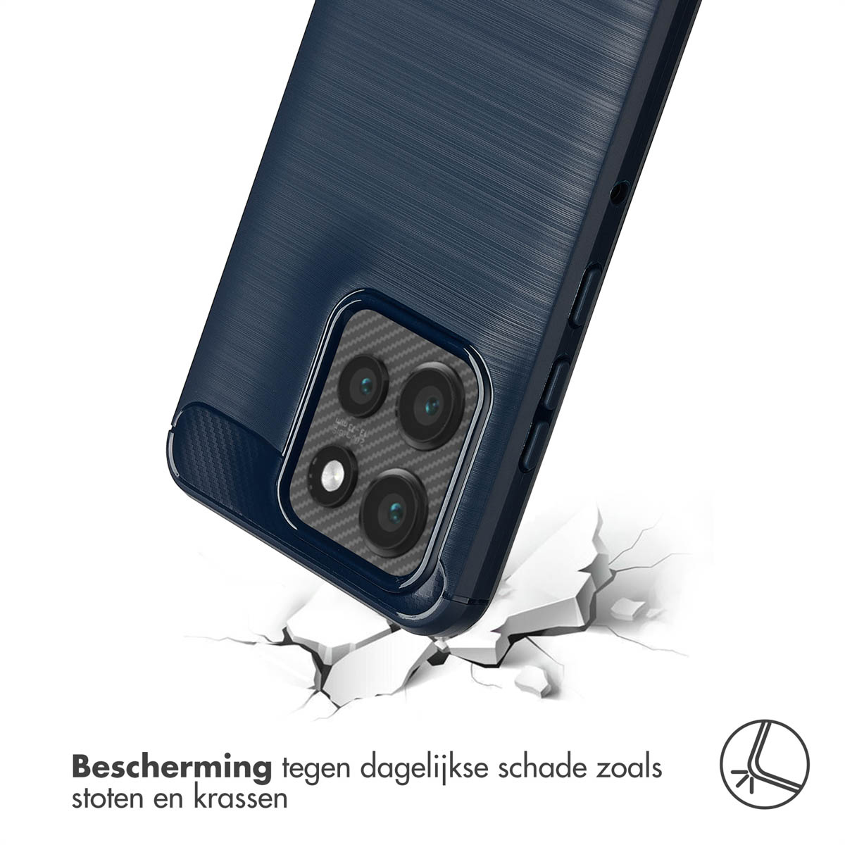 Blauwe telefoonhoes die op een oppervlak valt. Tekst duidt op bescherming tegen dagelijkse schade.