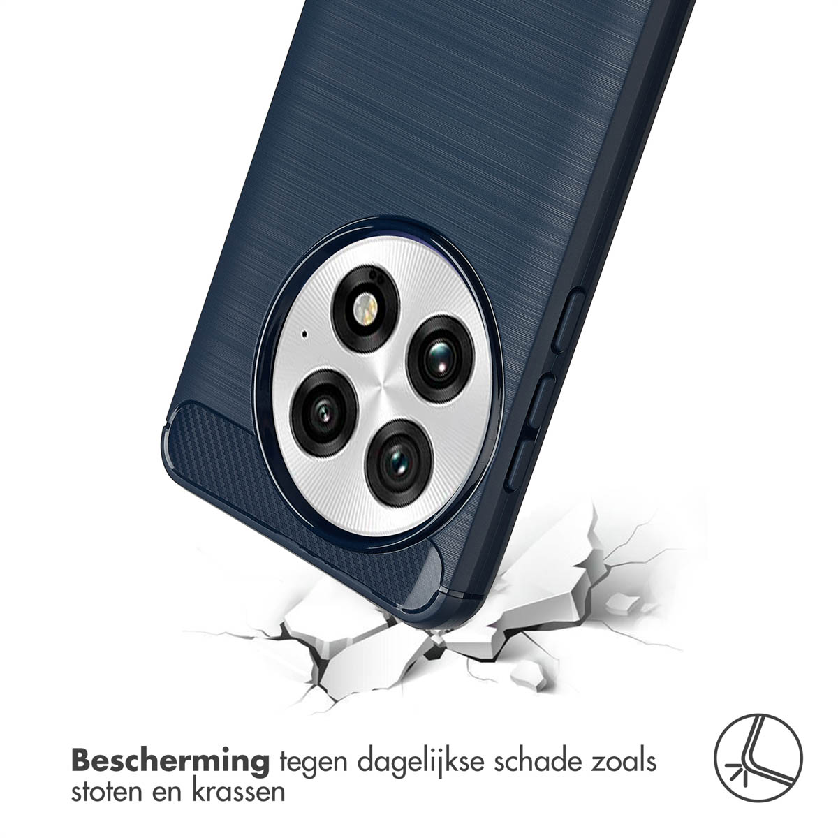 Een donkerblauwe telefoonhoes ligt op een witte ondergrond. De hoes heeft een geborsteld ontwerp.